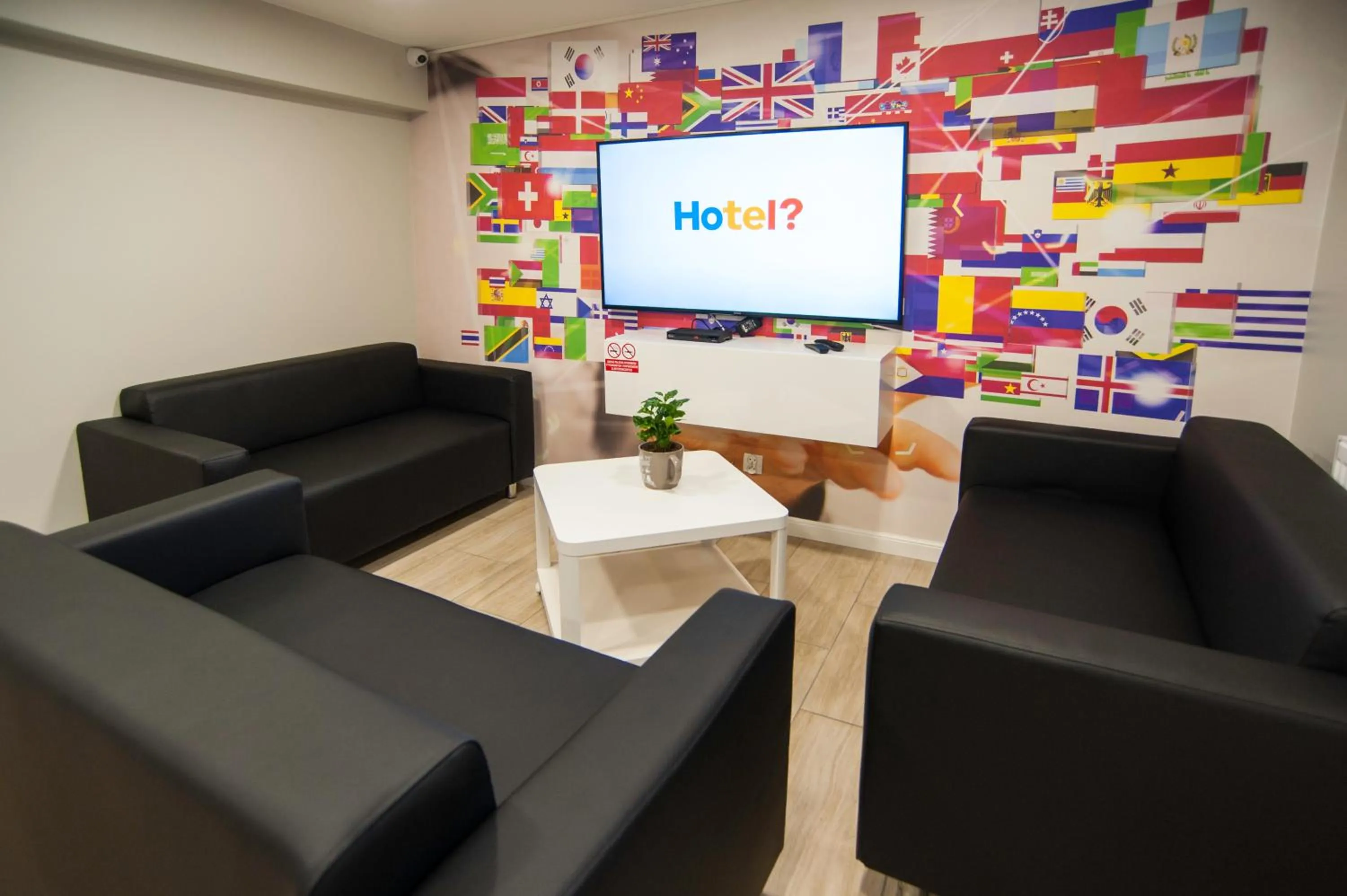 Communal lounge/ TV room in World Hostel - Old Town