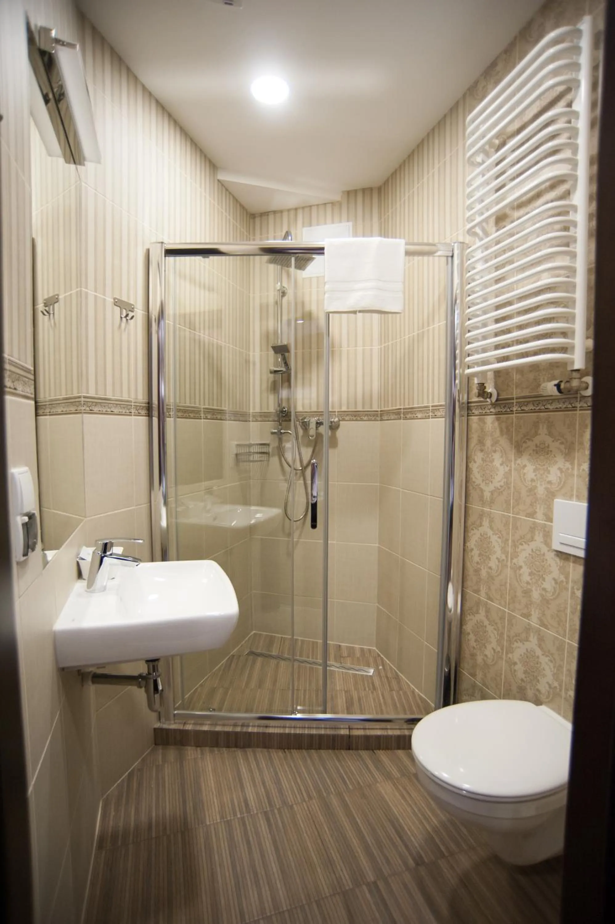 Shower in World Hostel - Old Town