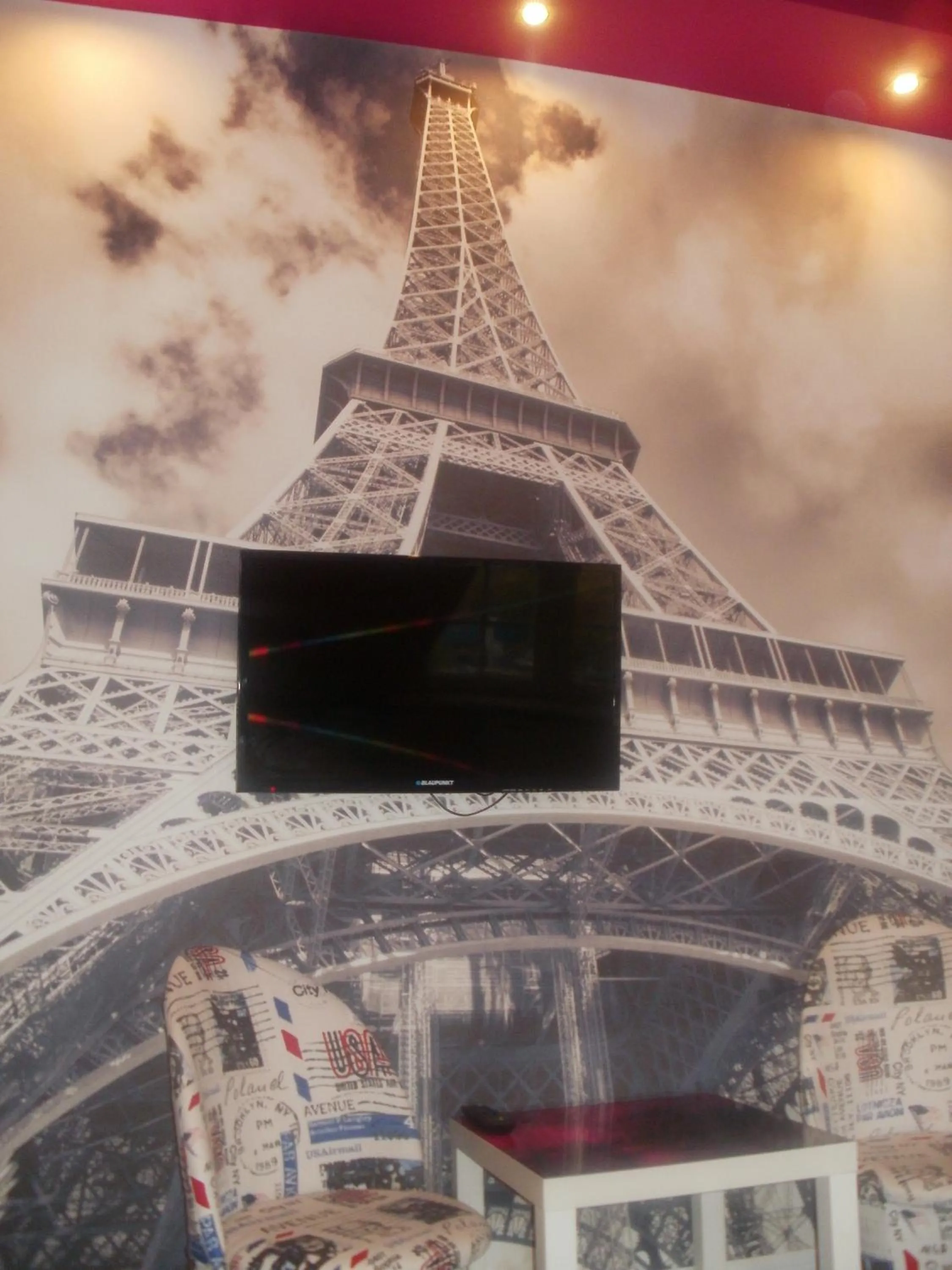 TV and multimedia in World Hostel - Old Town