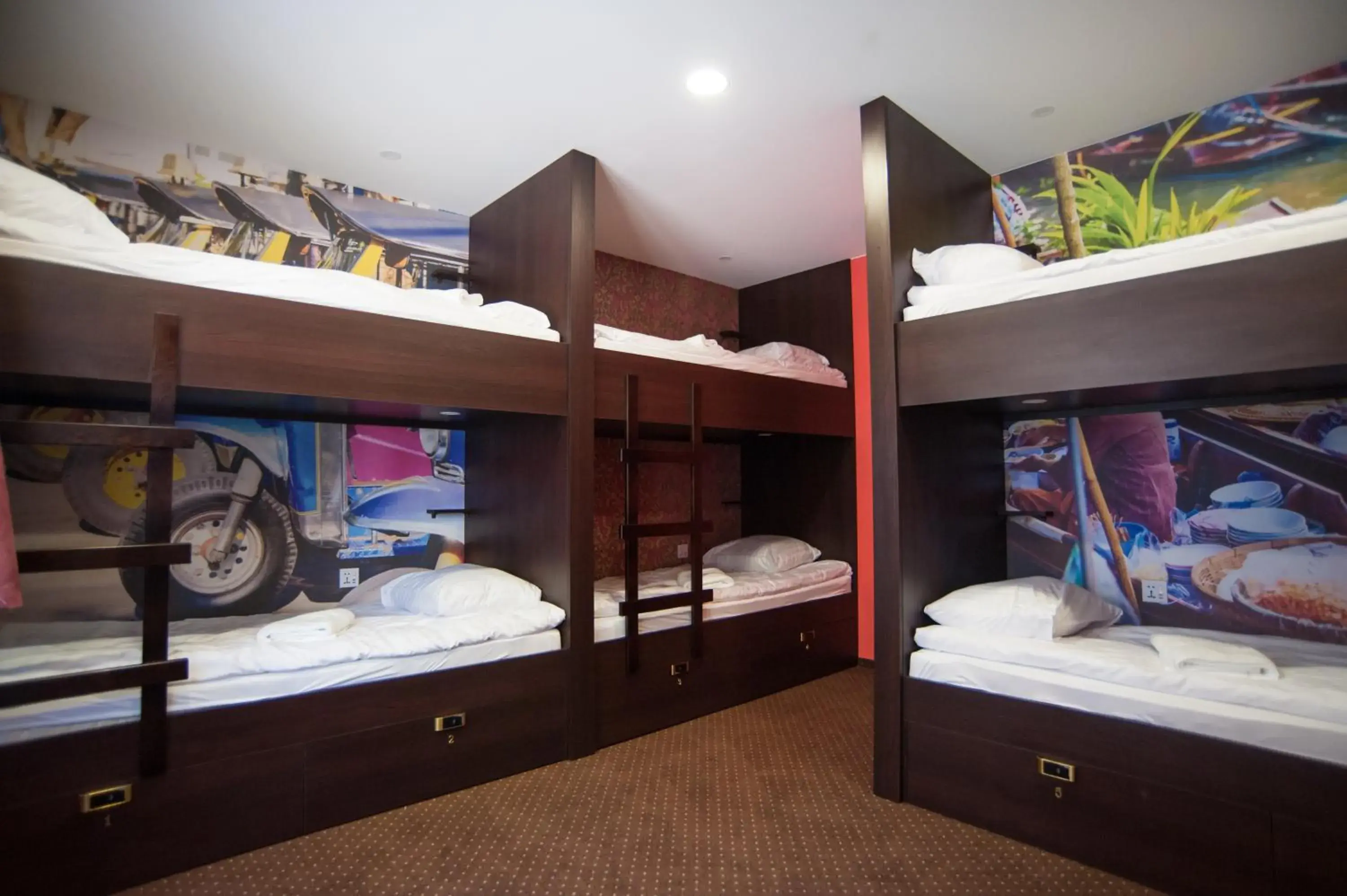 Bed in 6-Bed Mixed Dormitory Room in World Hostel - Old Town Bed in 6-Bed Mixed Dormitory Room in World Hostel - Old Town