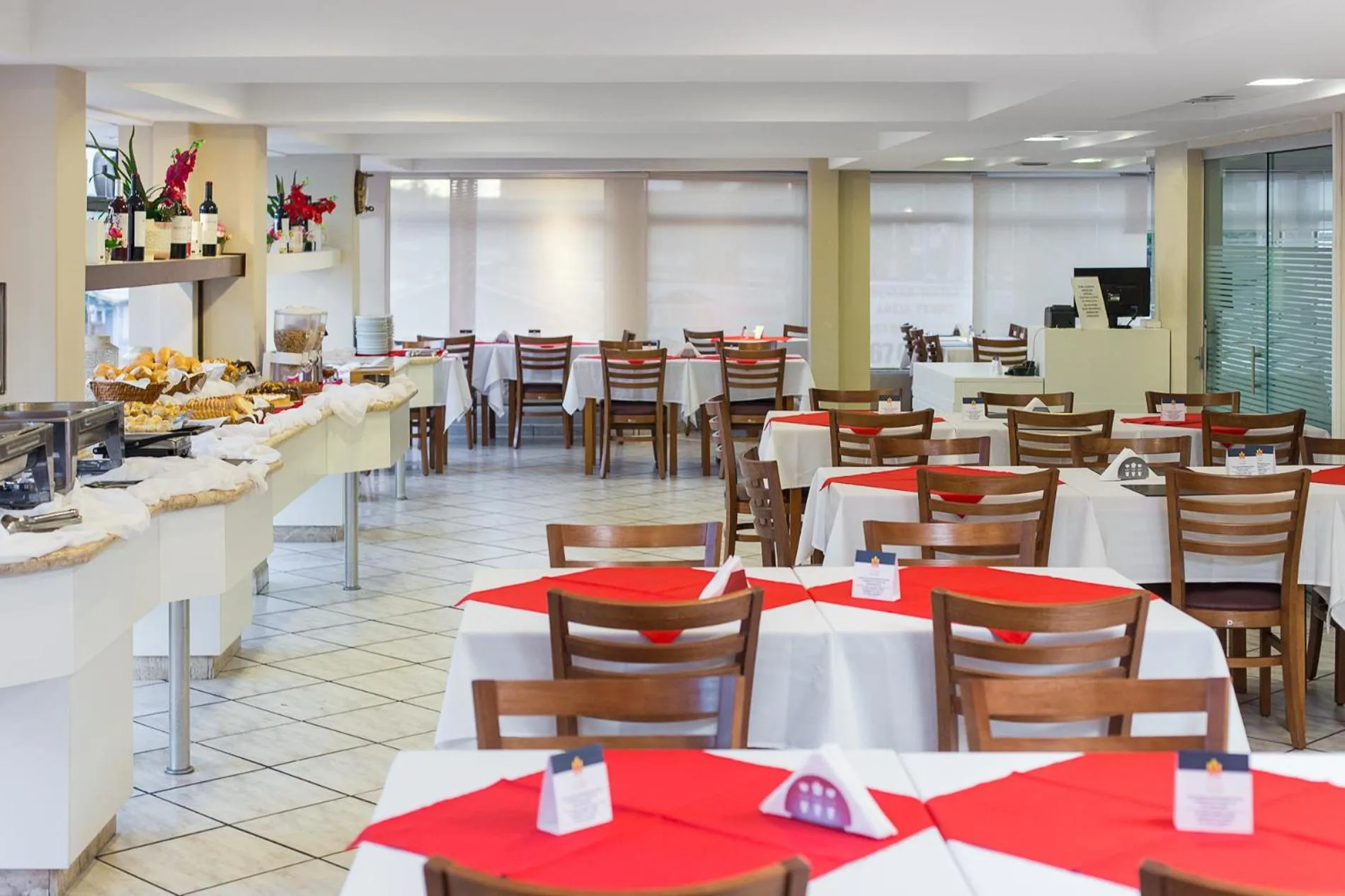 Buffet breakfast in Torre Sol Hotel & Eventos