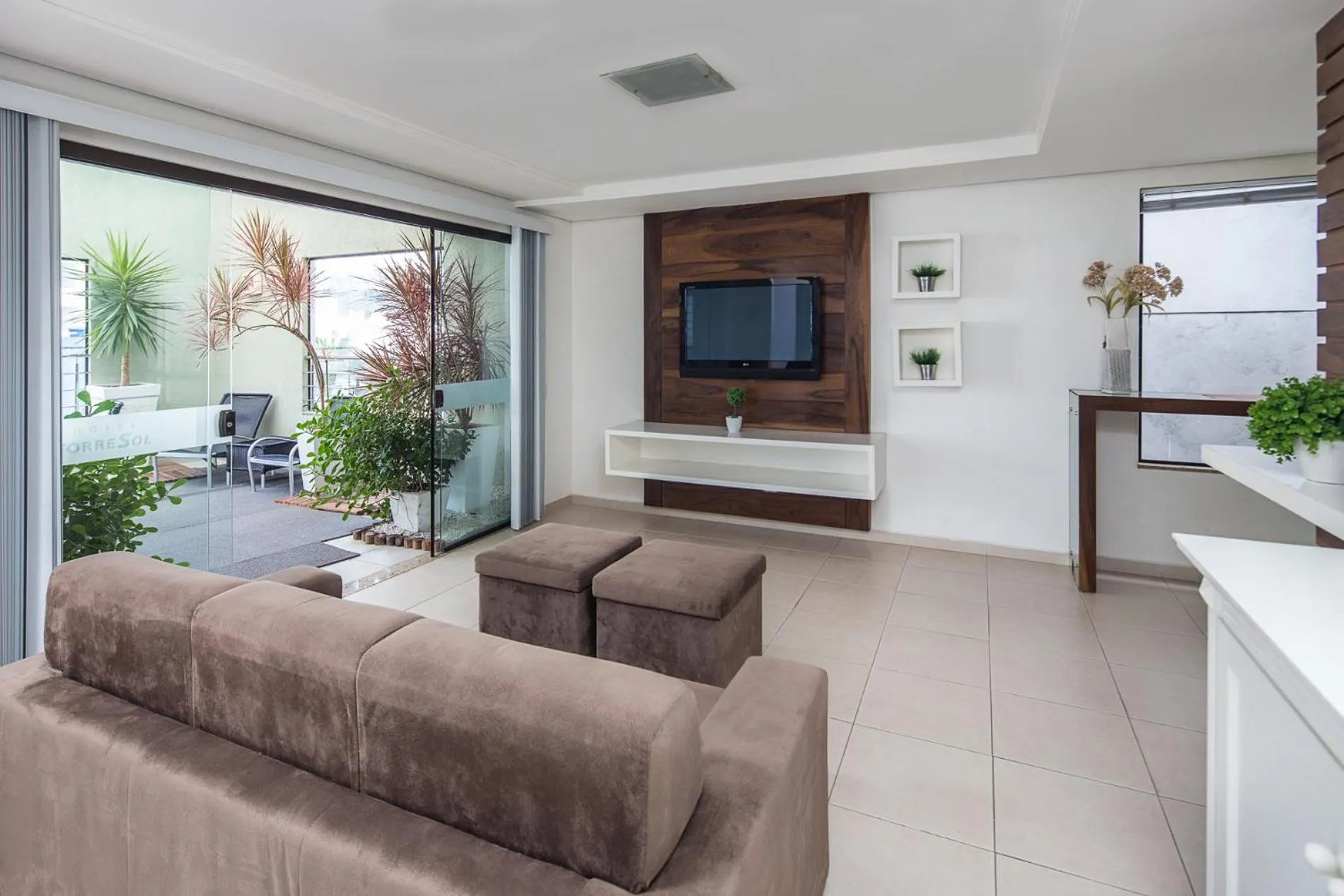 Communal lounge/ TV room in Torre Sol Hotel & Eventos