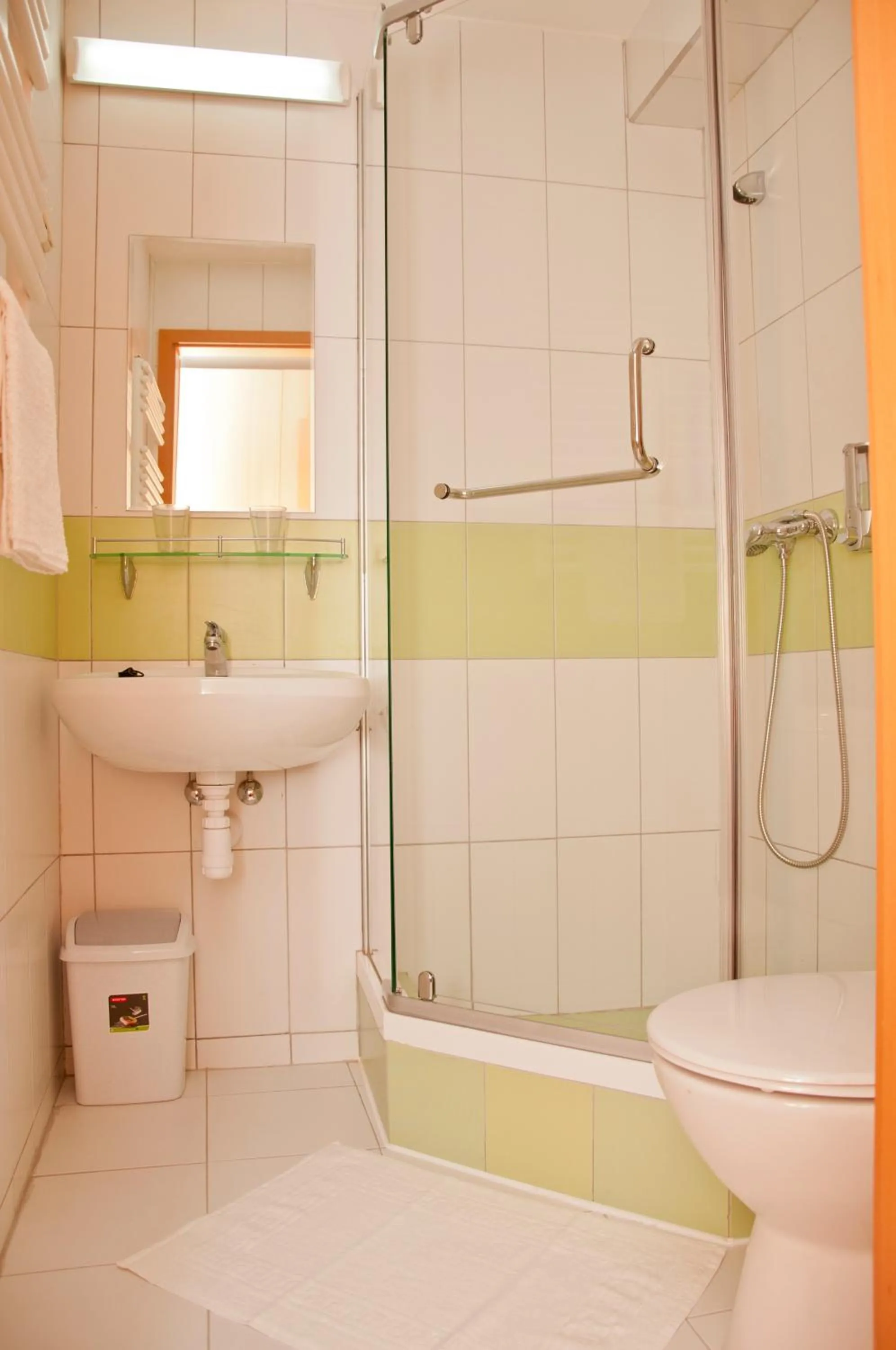 Shower in Esprit Hotel