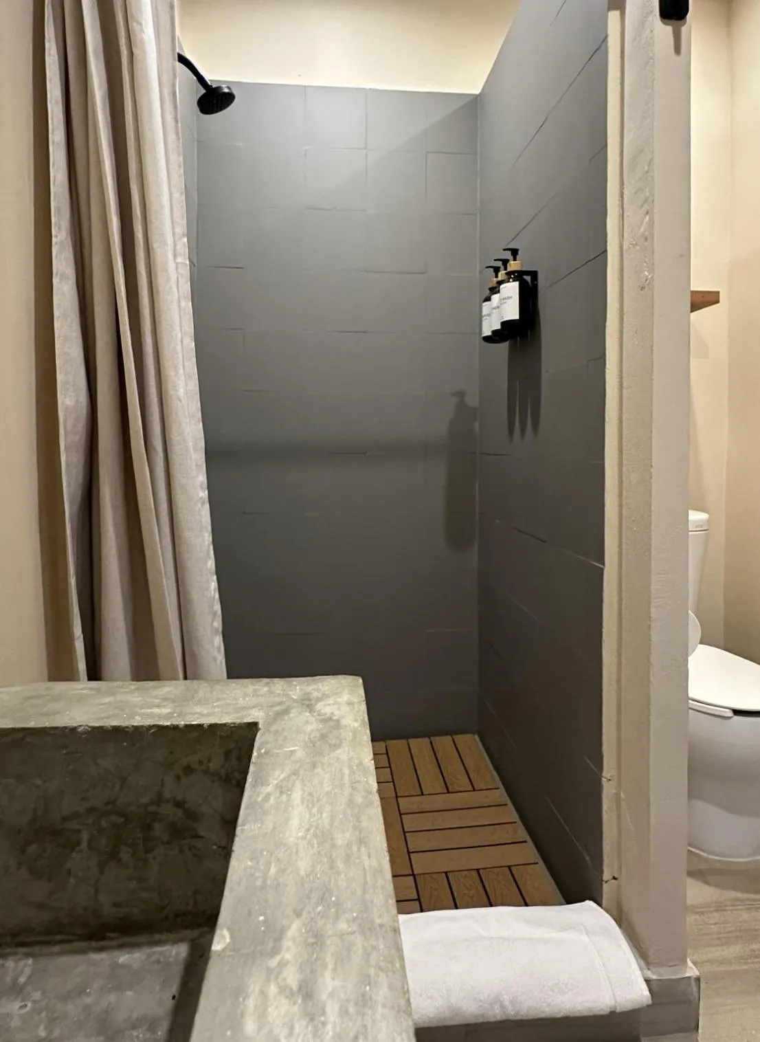 Bathroom, Bed in Pachamaya Holistic Wellness & Spa