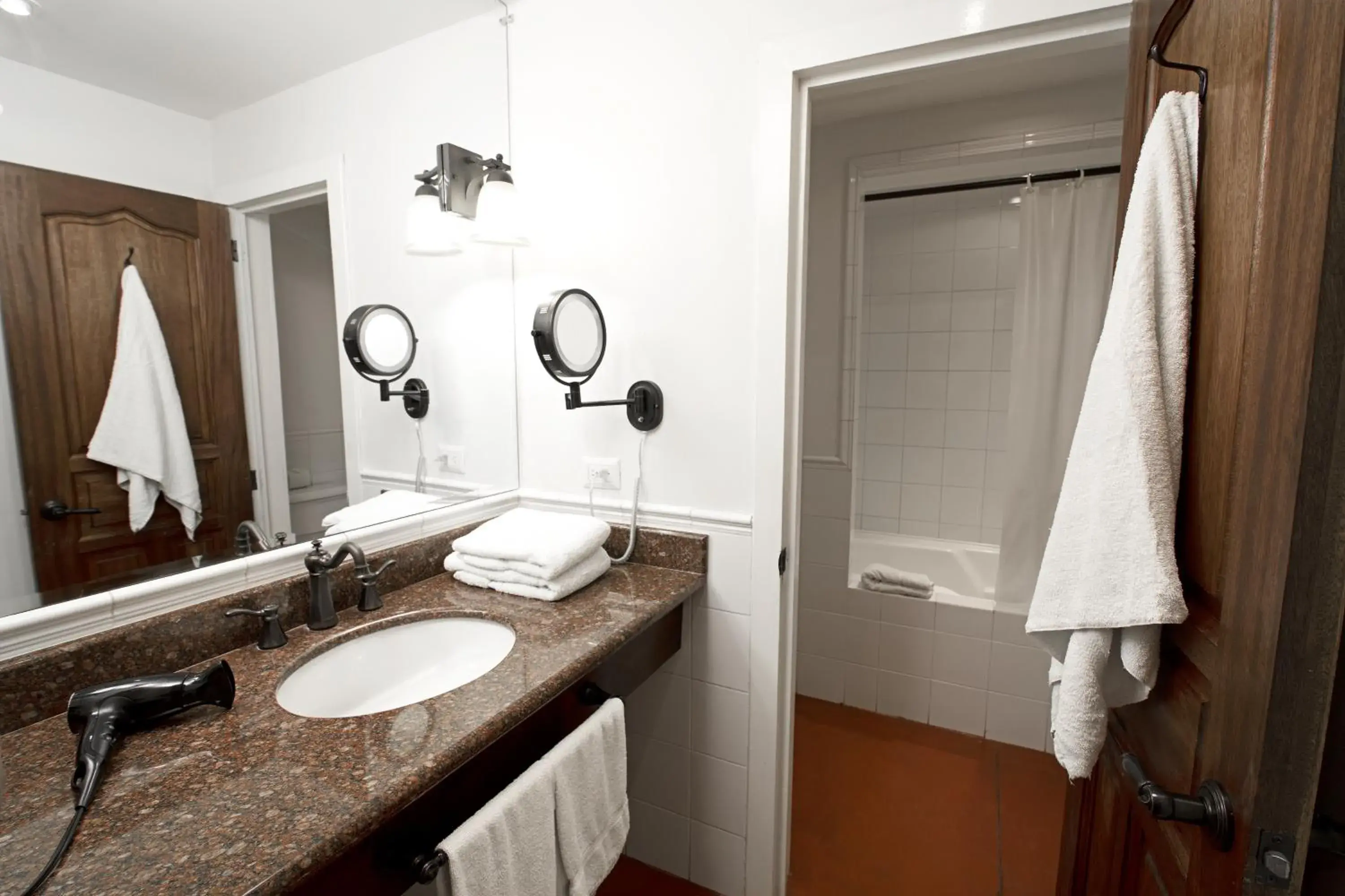 Junior Suite - single occupancy in Hotel Isla de Flores Junior Suite - single occupancy in Hotel Isla de Flores