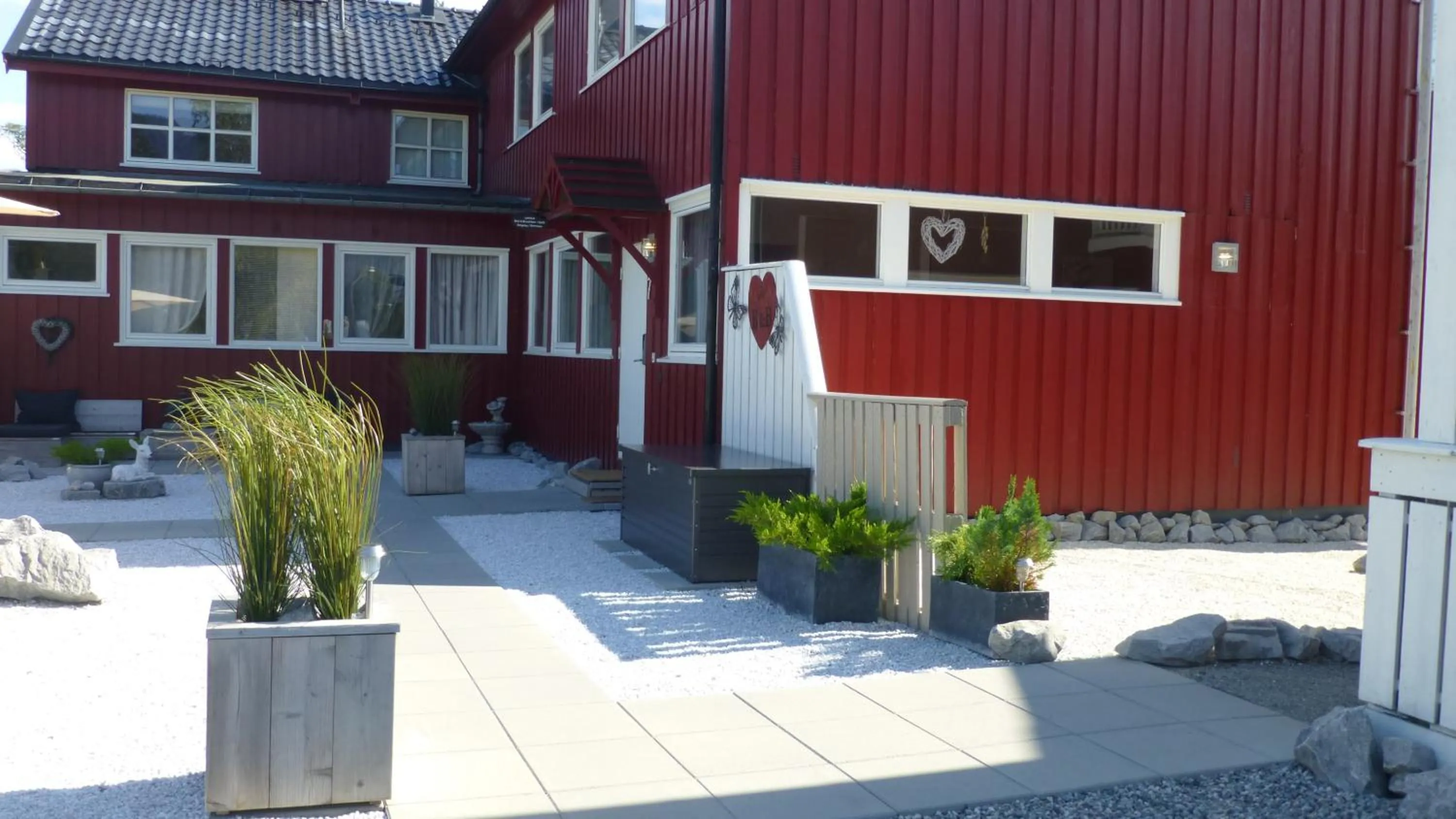 Facade/entrance in Løvheim Gjestehus