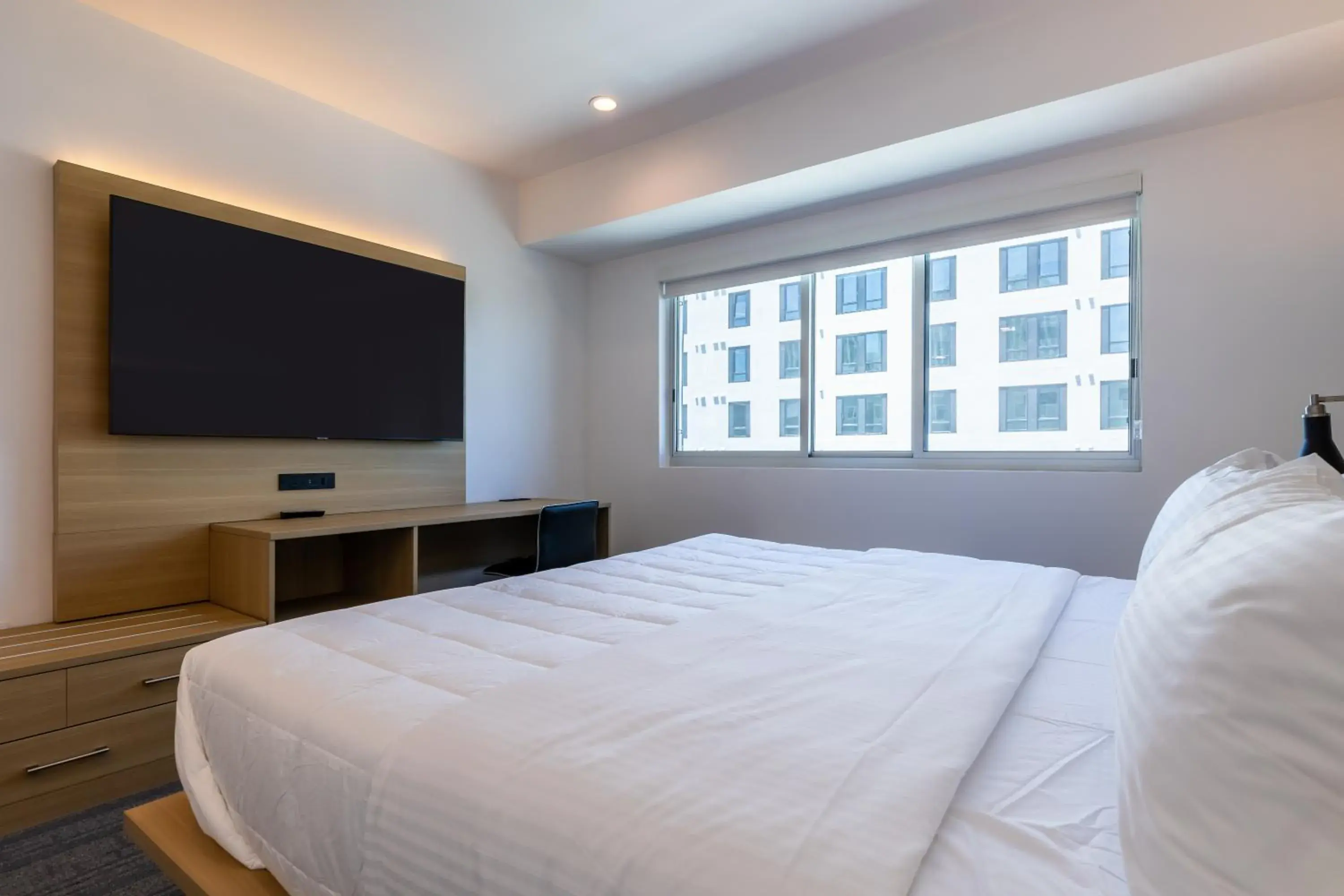 Bed in Hotel Mai Downtown Long Beach Bed in Hotel Mai Downtown Long Beach