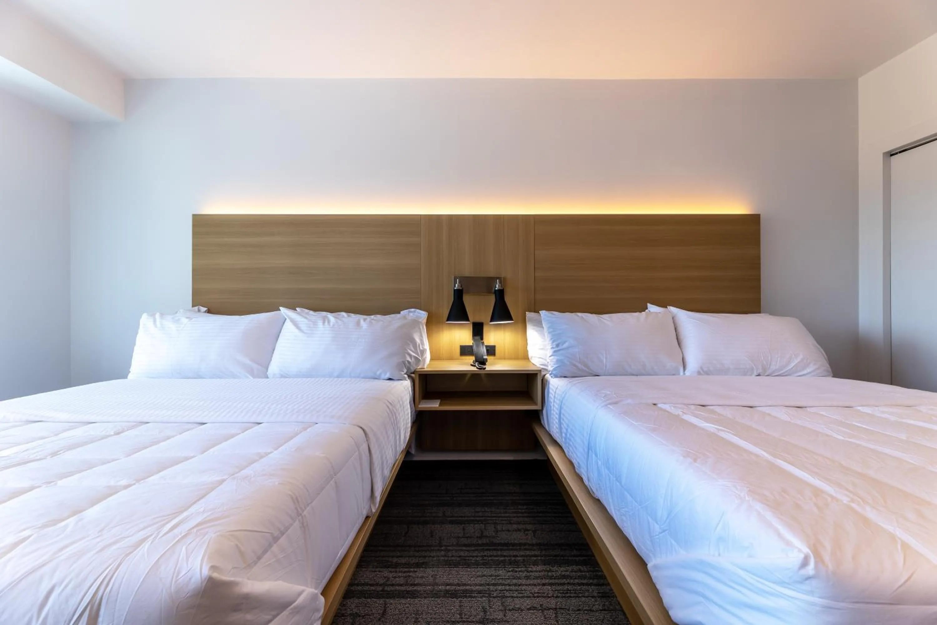 Bed in Hotel Mai Downtown Long Beach