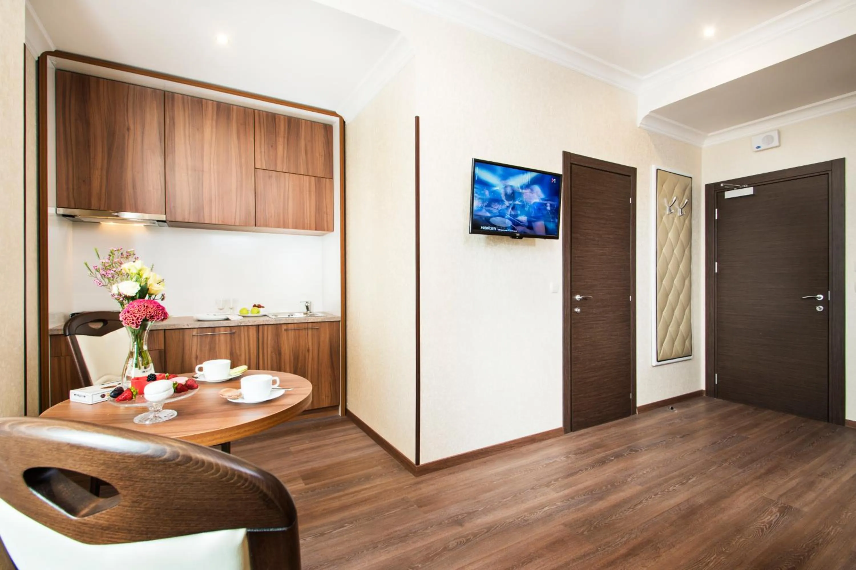 Kitchen or kitchenette in BonApart Hotel by UHM