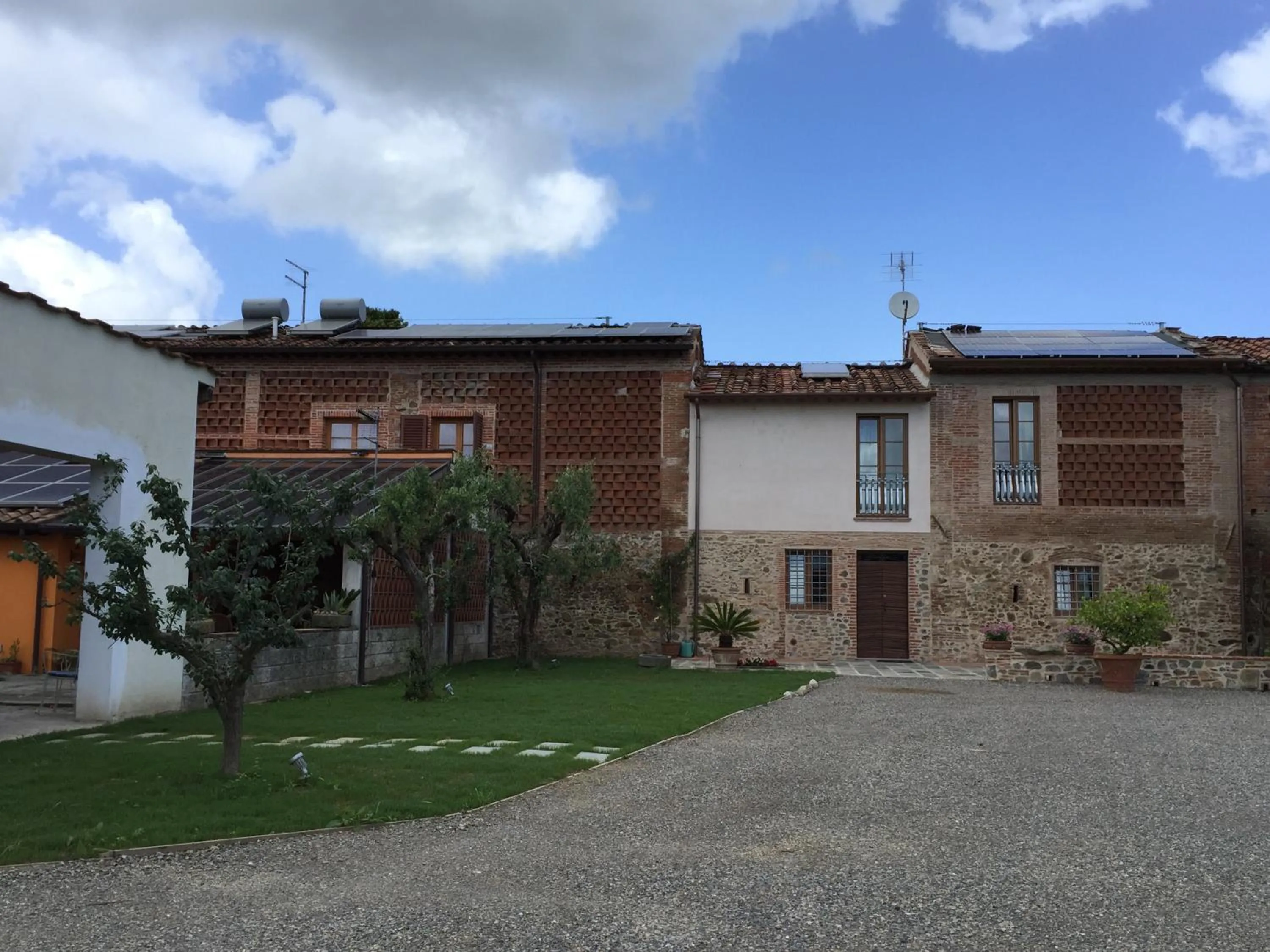Facade/entrance in Corte Capitani