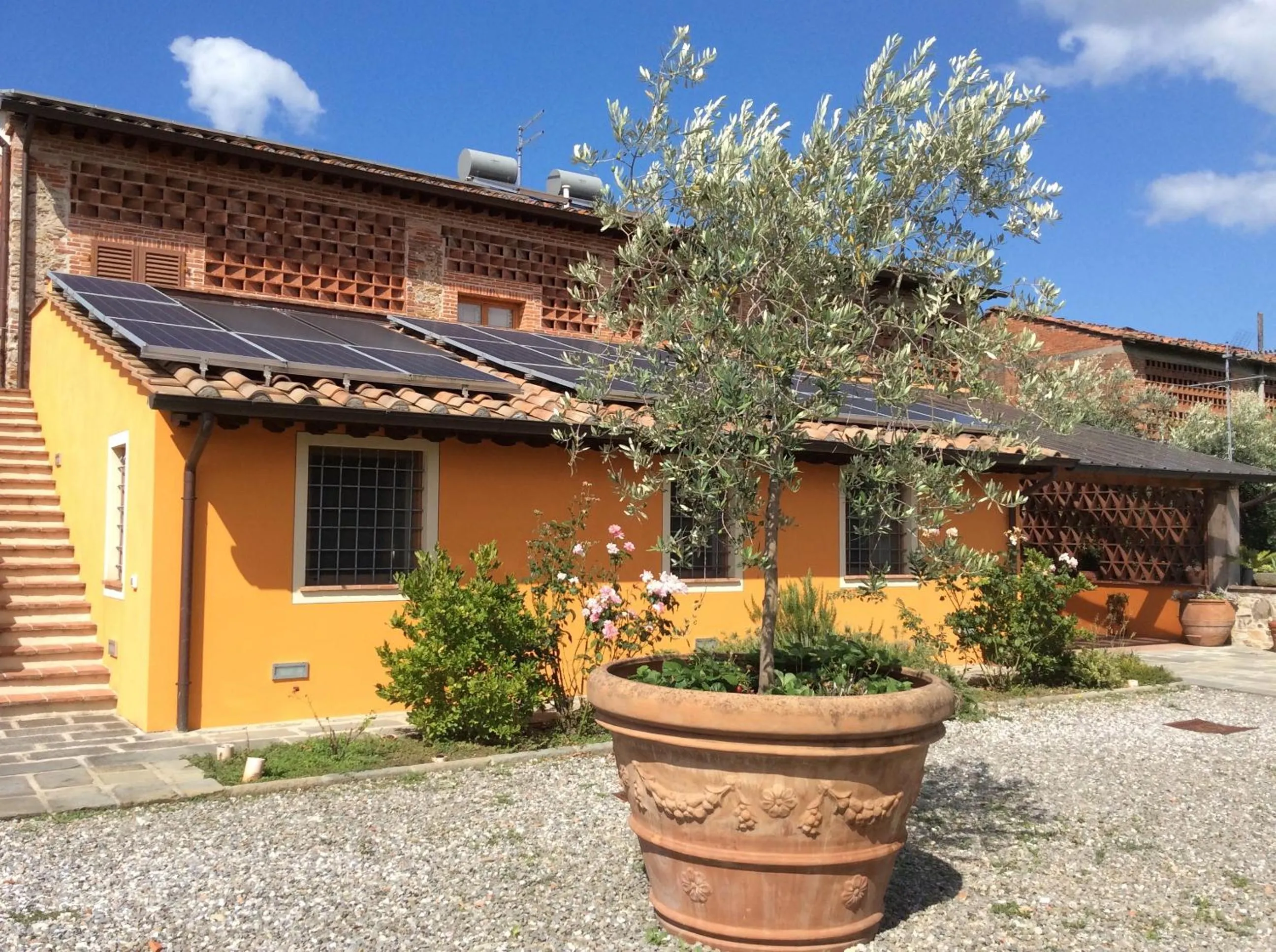 Facade/entrance in Corte Capitani