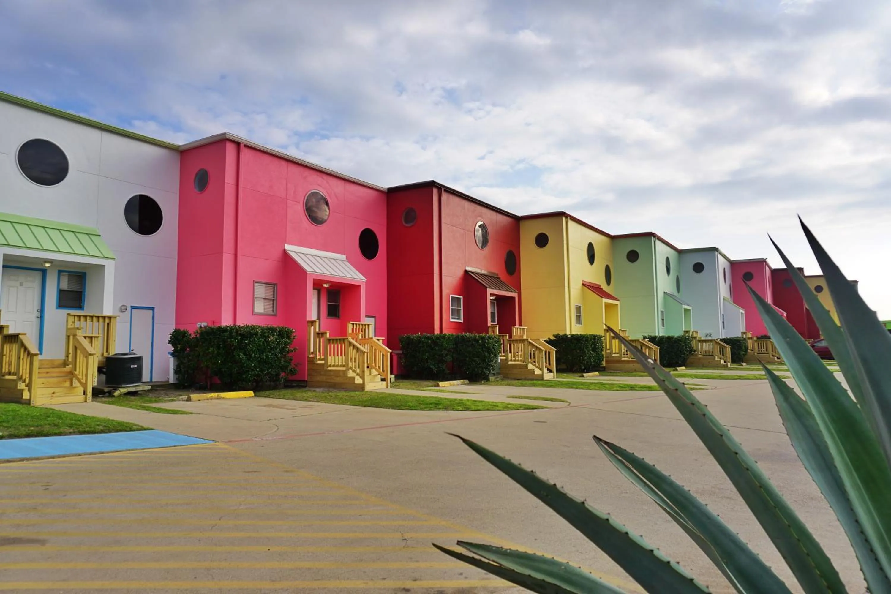 Facade/entrance in Four Seasons on the Gulf
