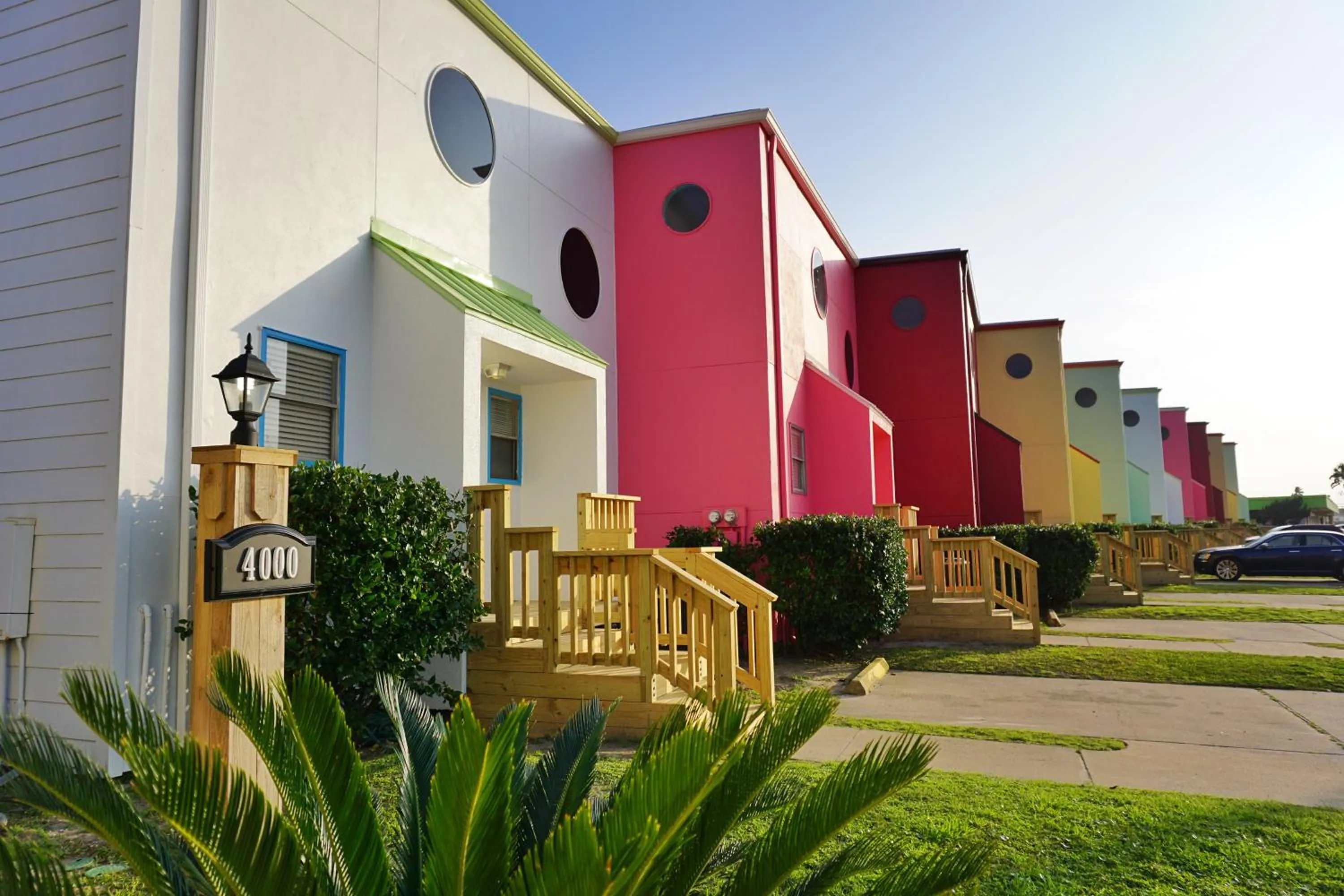 Facade/entrance in Four Seasons on the Gulf