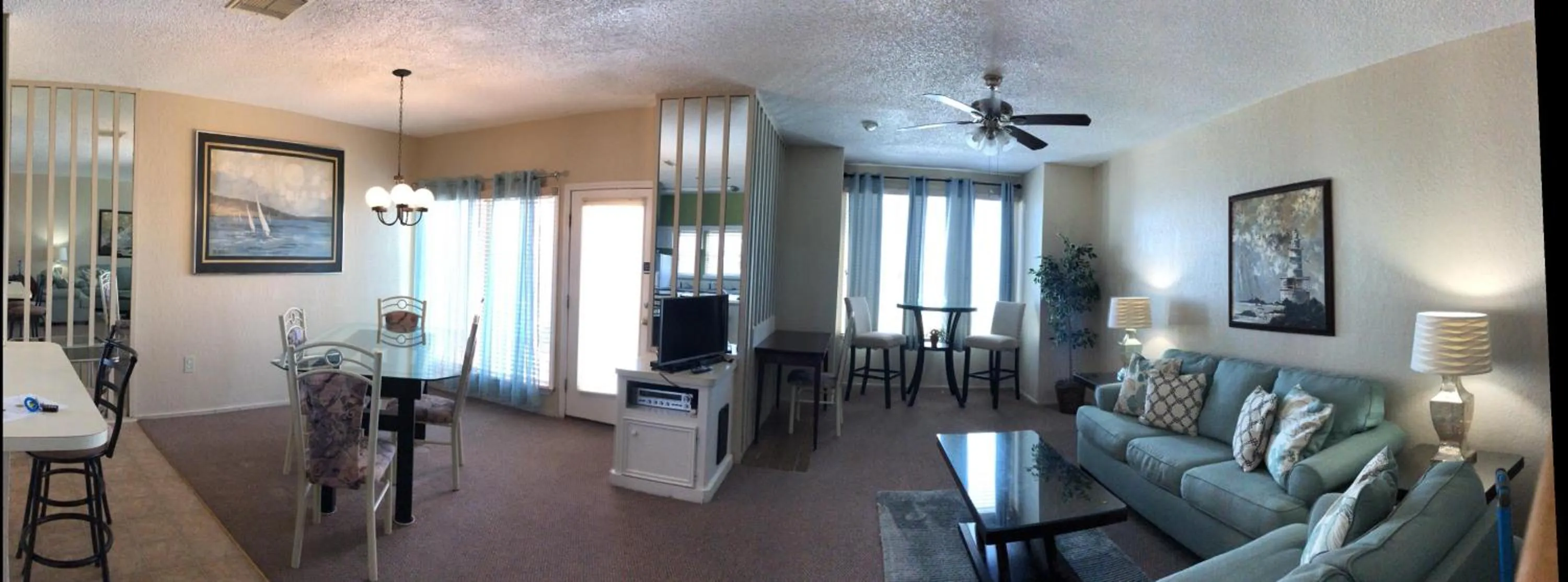 Communal lounge/ TV room in Four Seasons on the Gulf