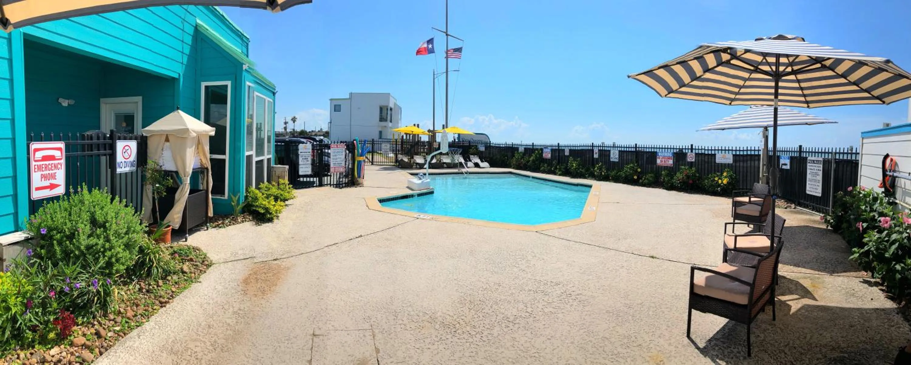 Property building in Four Seasons on the Gulf