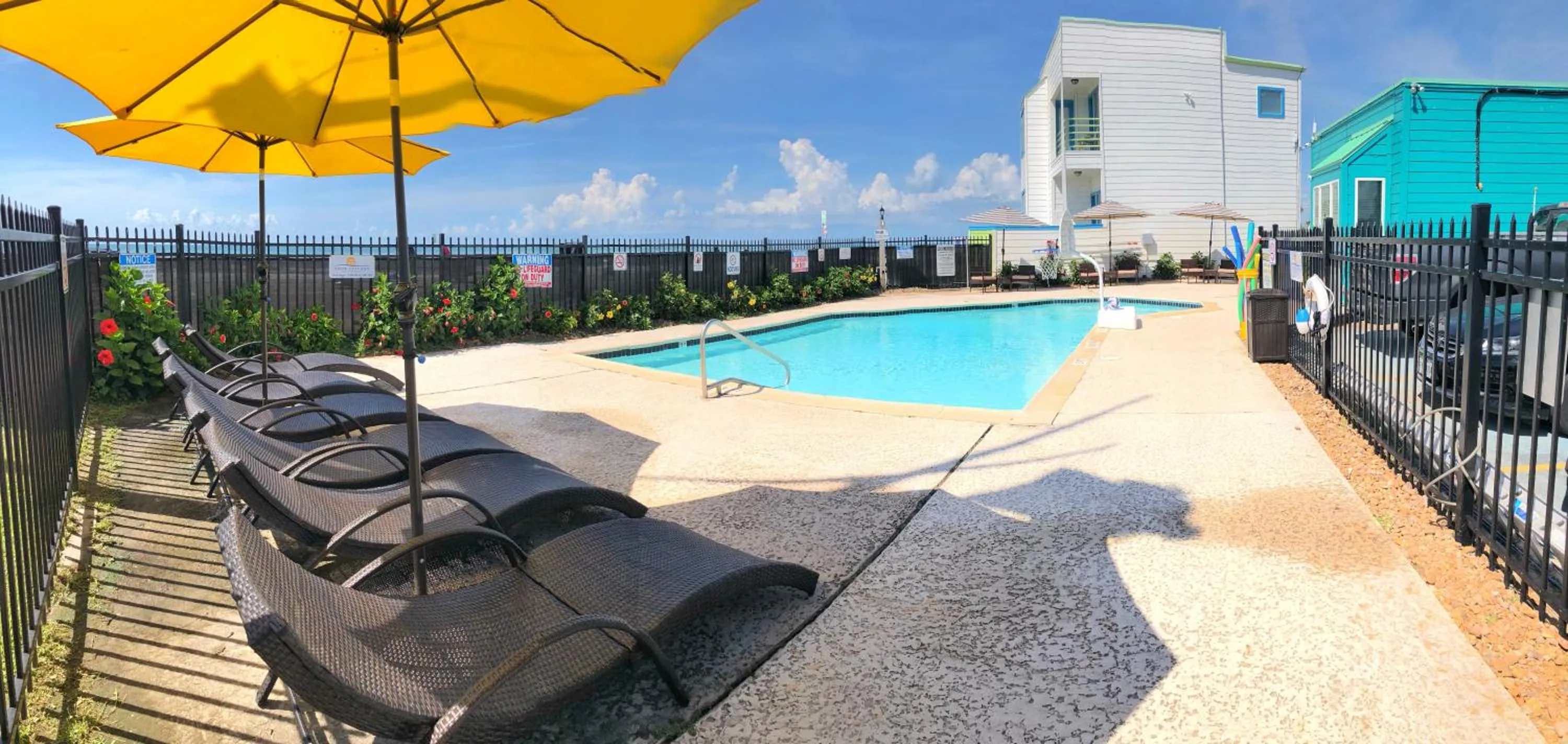 Swimming pool in Four Seasons on the Gulf
