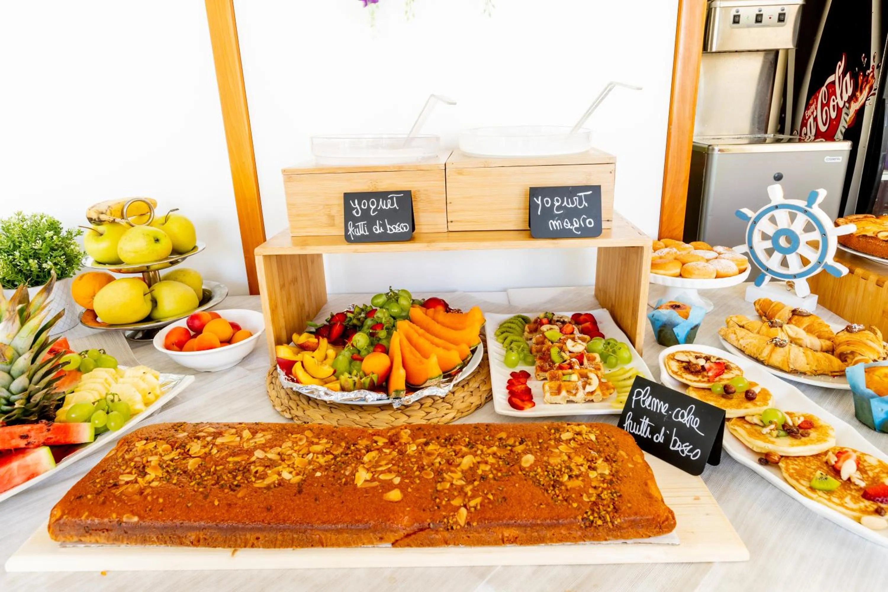 Food and drinks in Hotel Kim