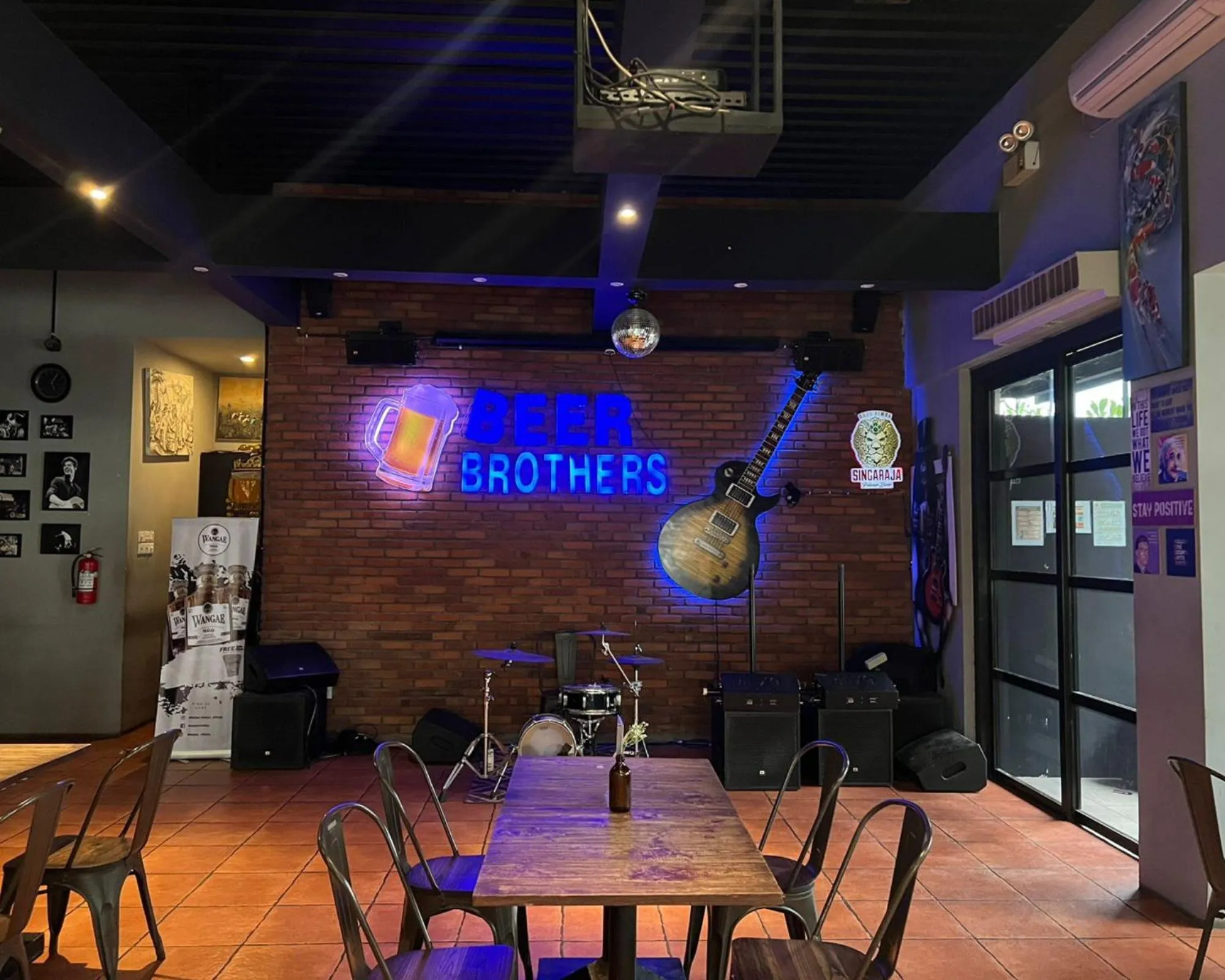 Restaurant/places to eat in Griya Shanti Suites