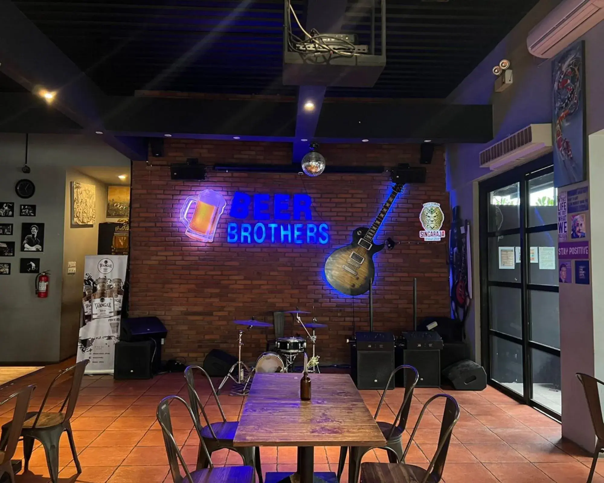 Restaurant/places to eat in Griya Shanti Suites Restaurant/places to eat in Griya Shanti Suites