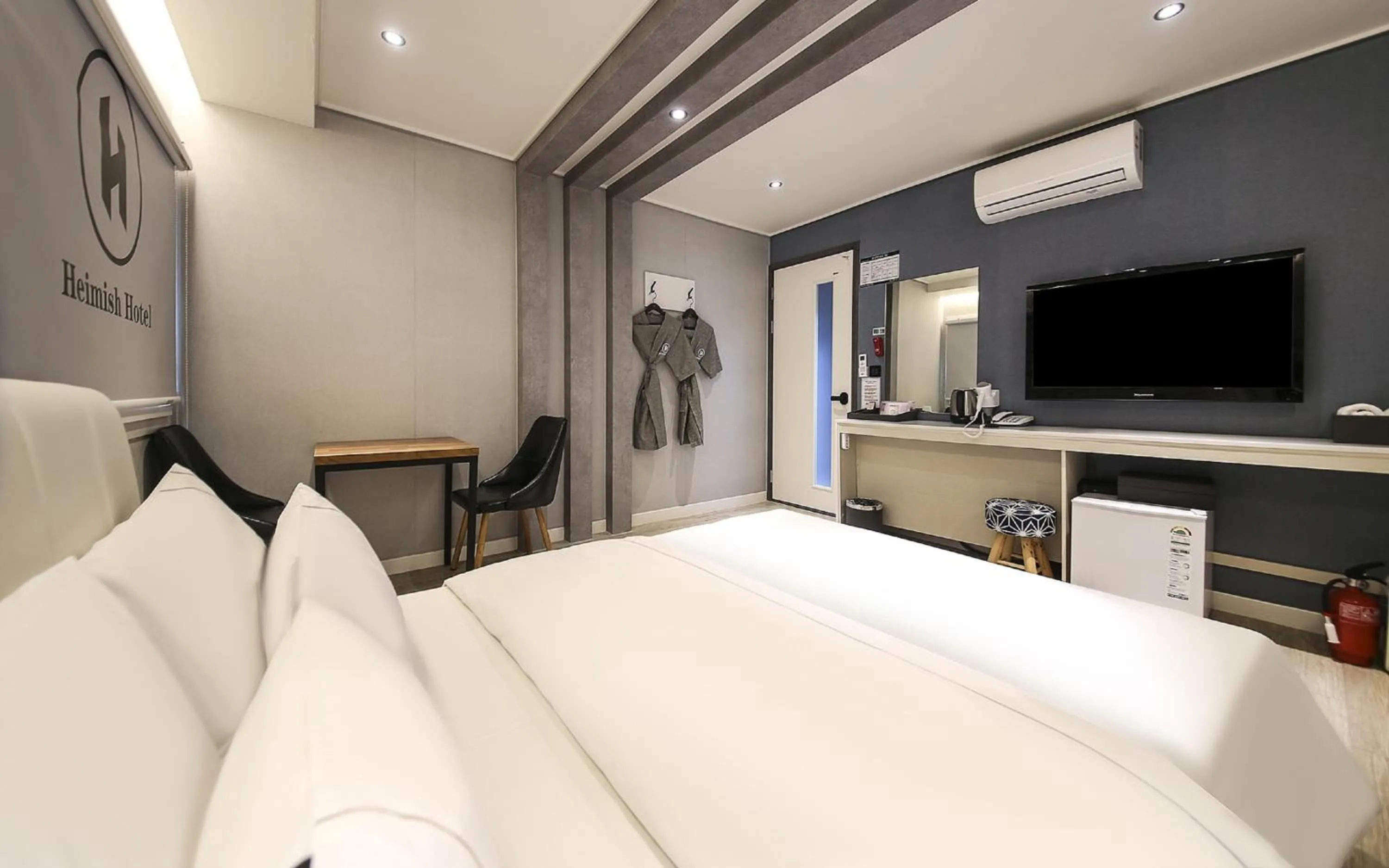 Photo of the whole room, Bed in Heimish Hotel