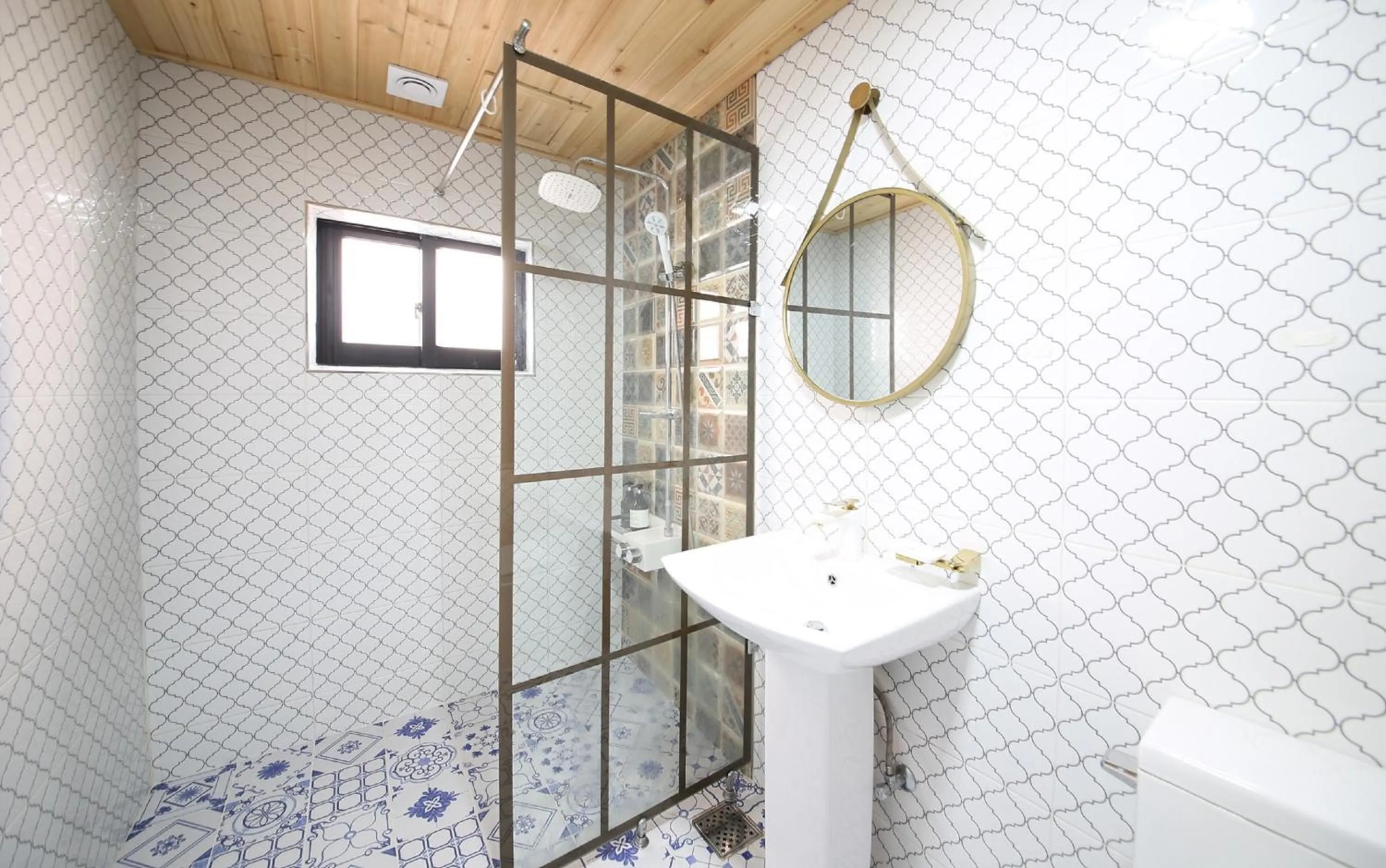 Toilet in Heimish Hotel