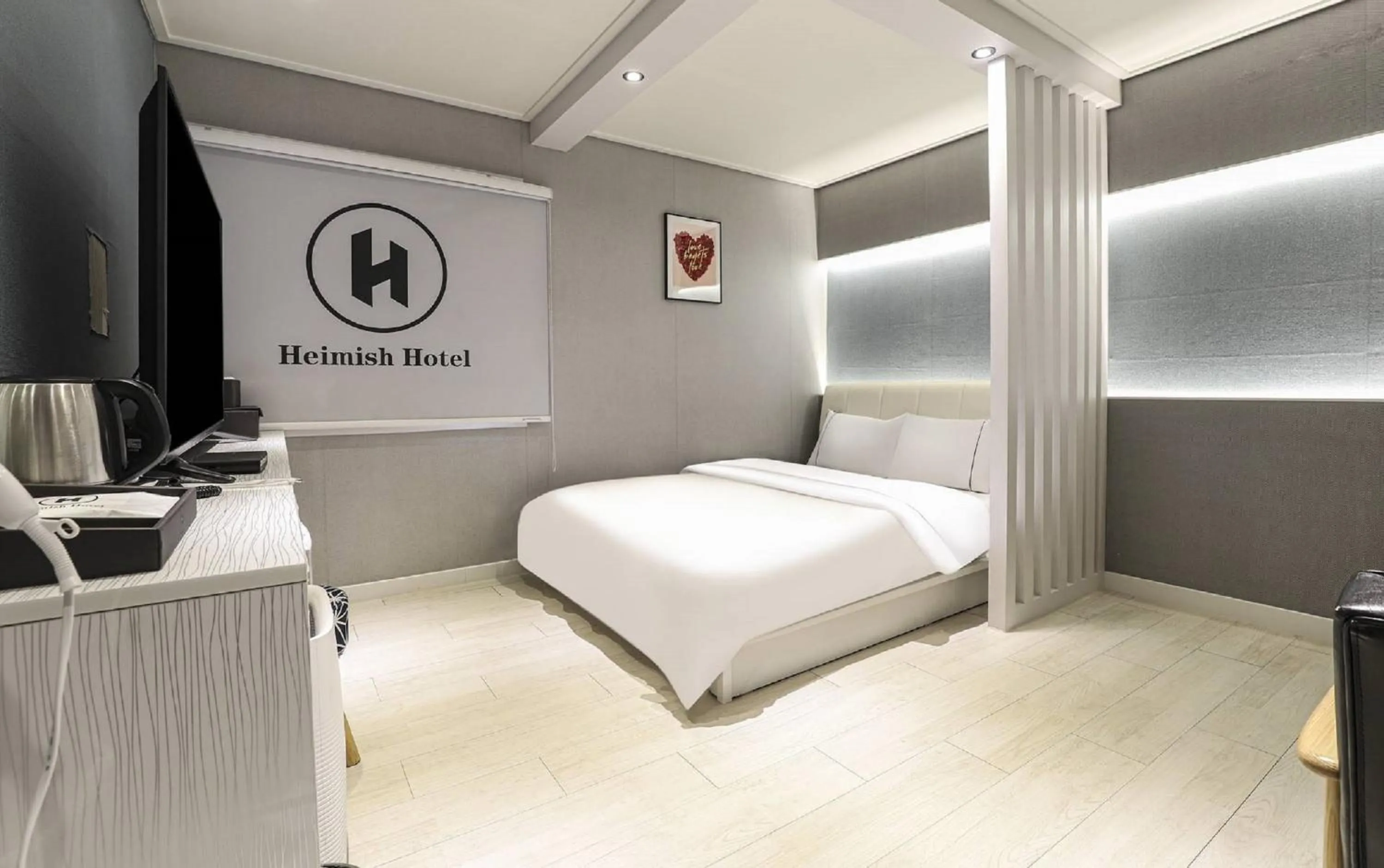 Photo of the whole room, Bed in Heimish Hotel