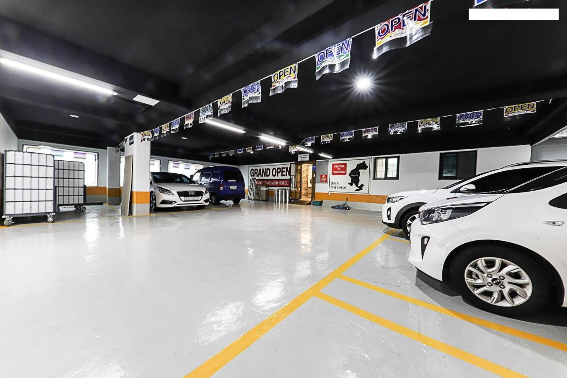 Parking in Heimish Hotel