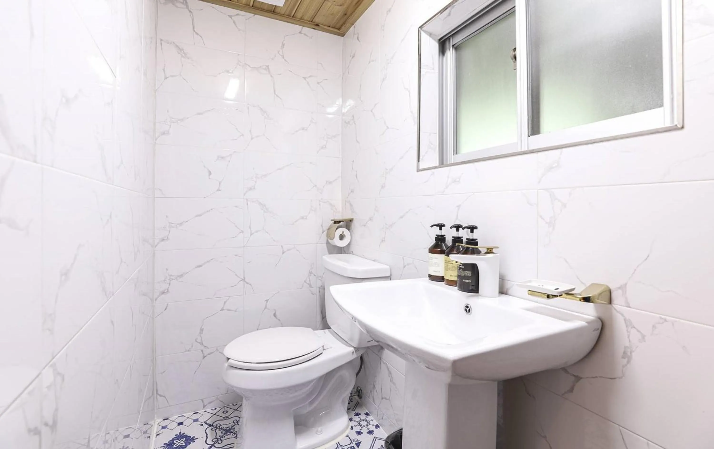 Toilet in Heimish Hotel