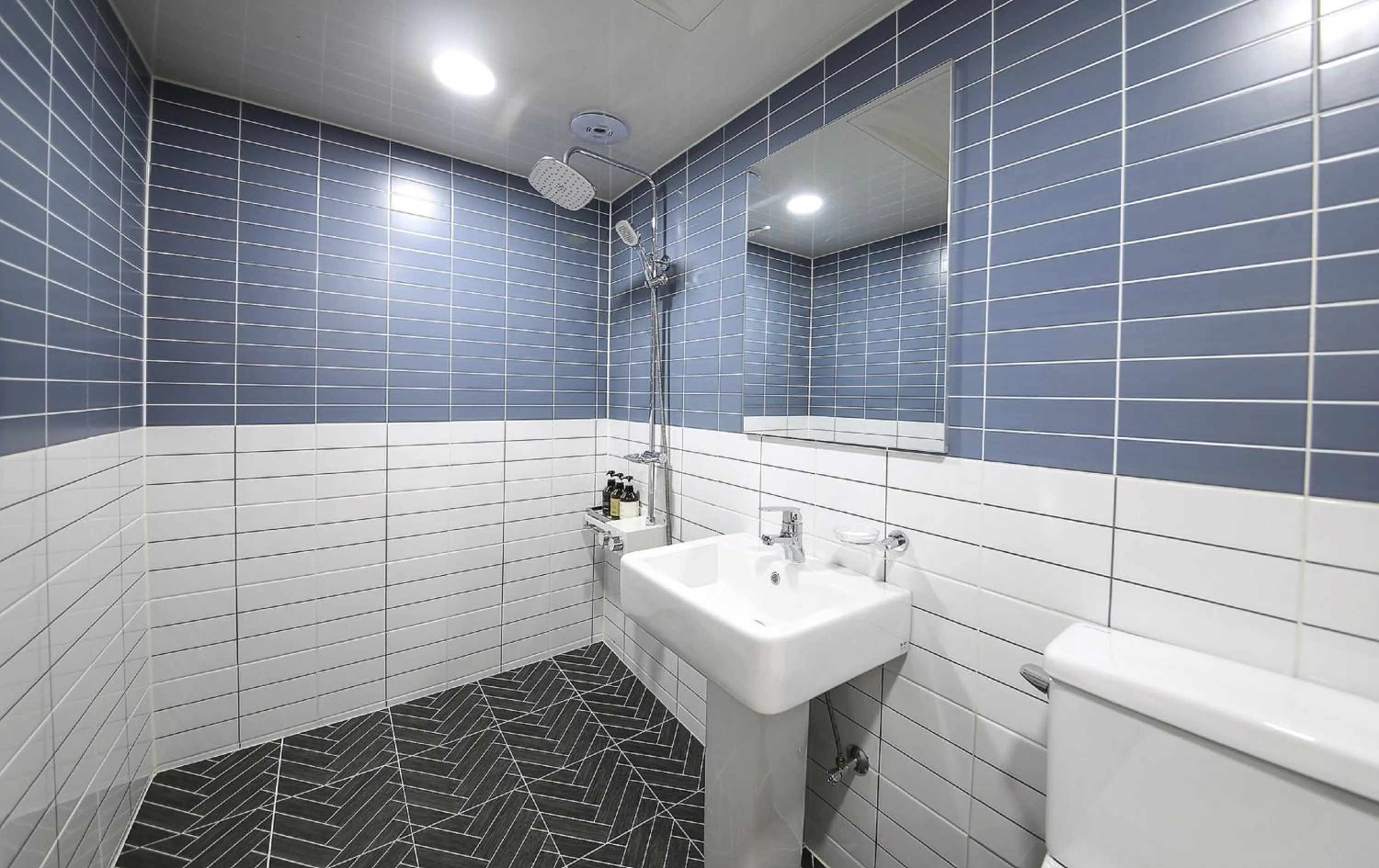 Toilet in Heimish Hotel