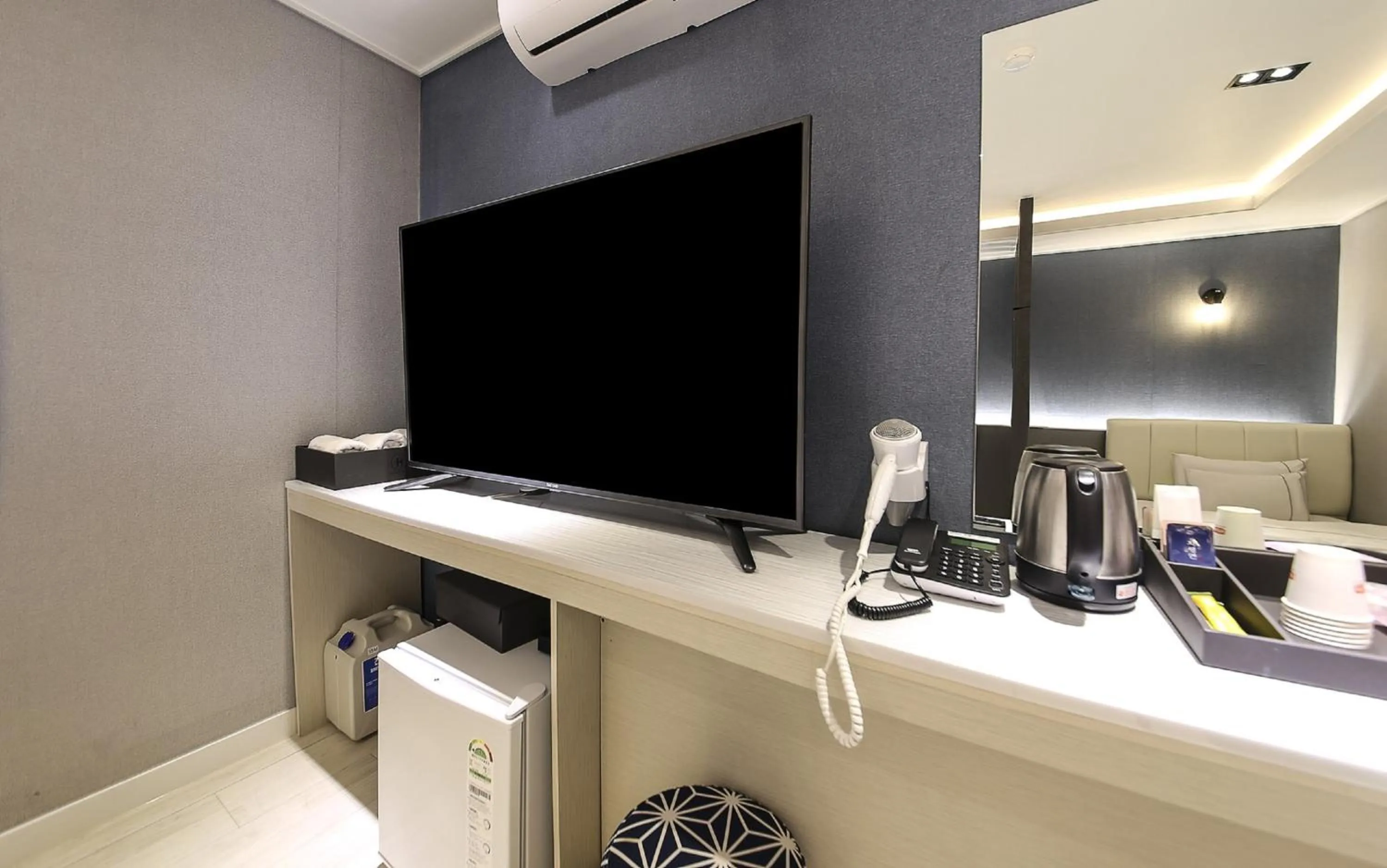 Decorative detail in Heimish Hotel