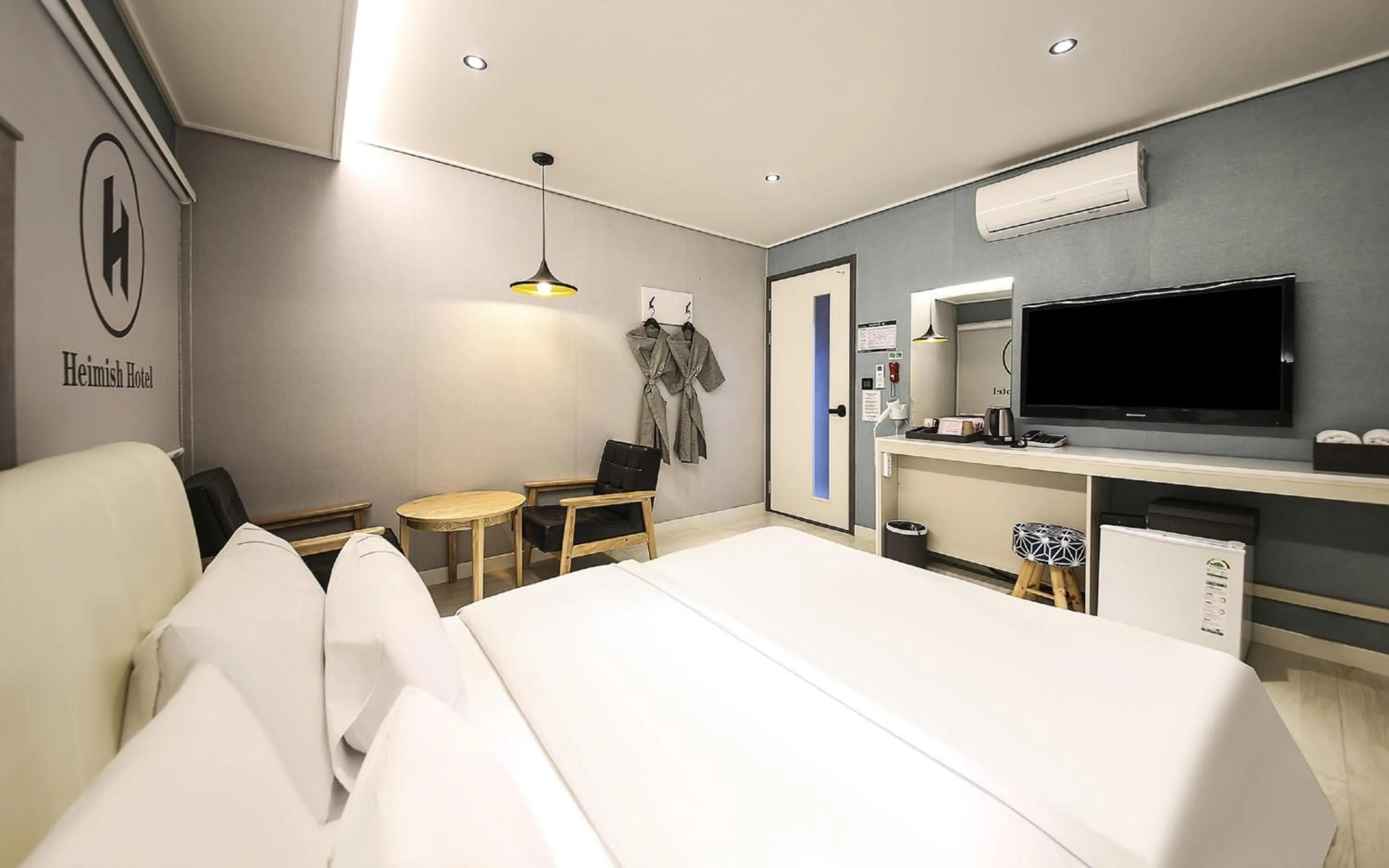 Photo of the whole room, Bed in Heimish Hotel