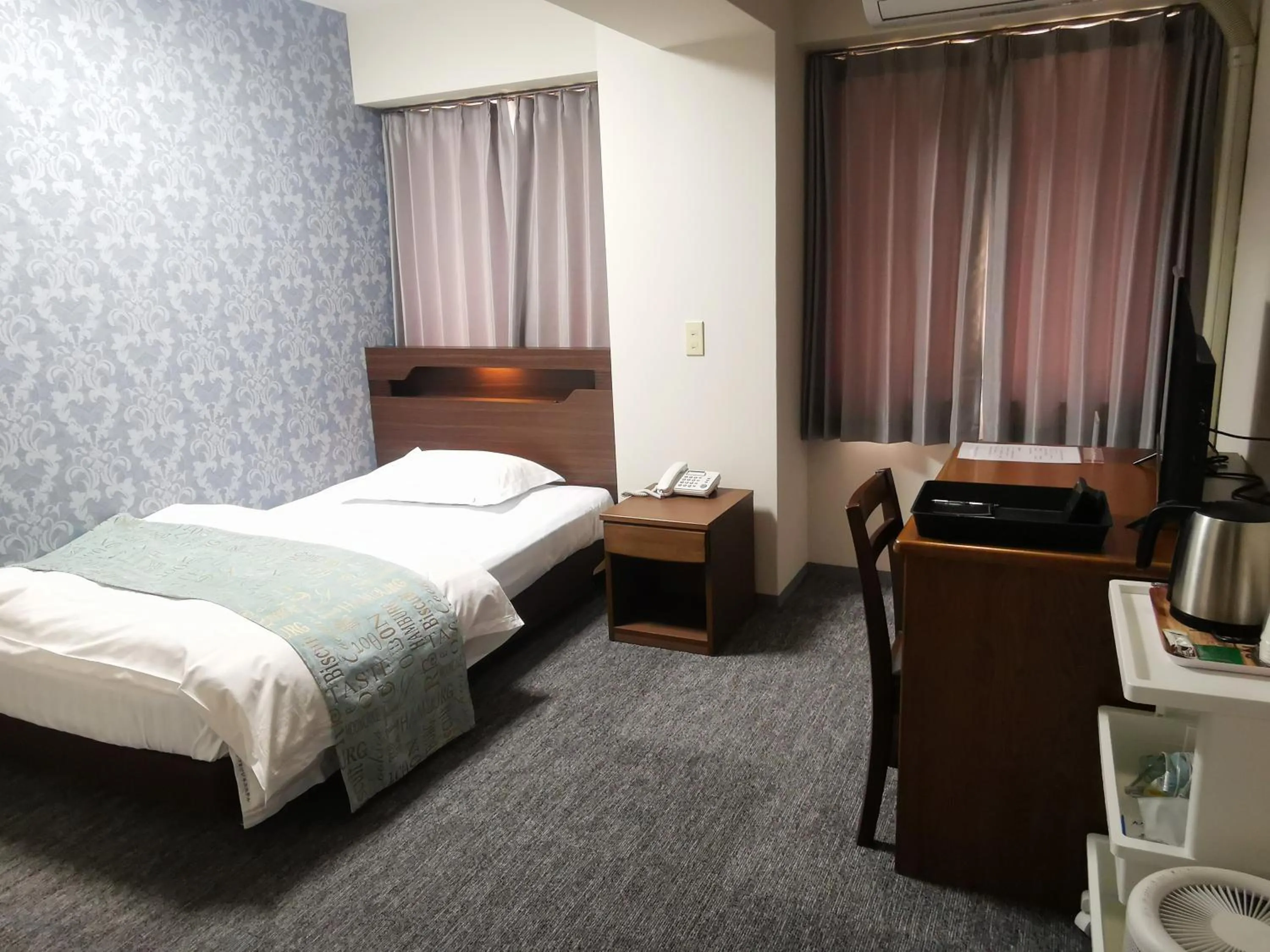 Bed in Business Hotel Azuma