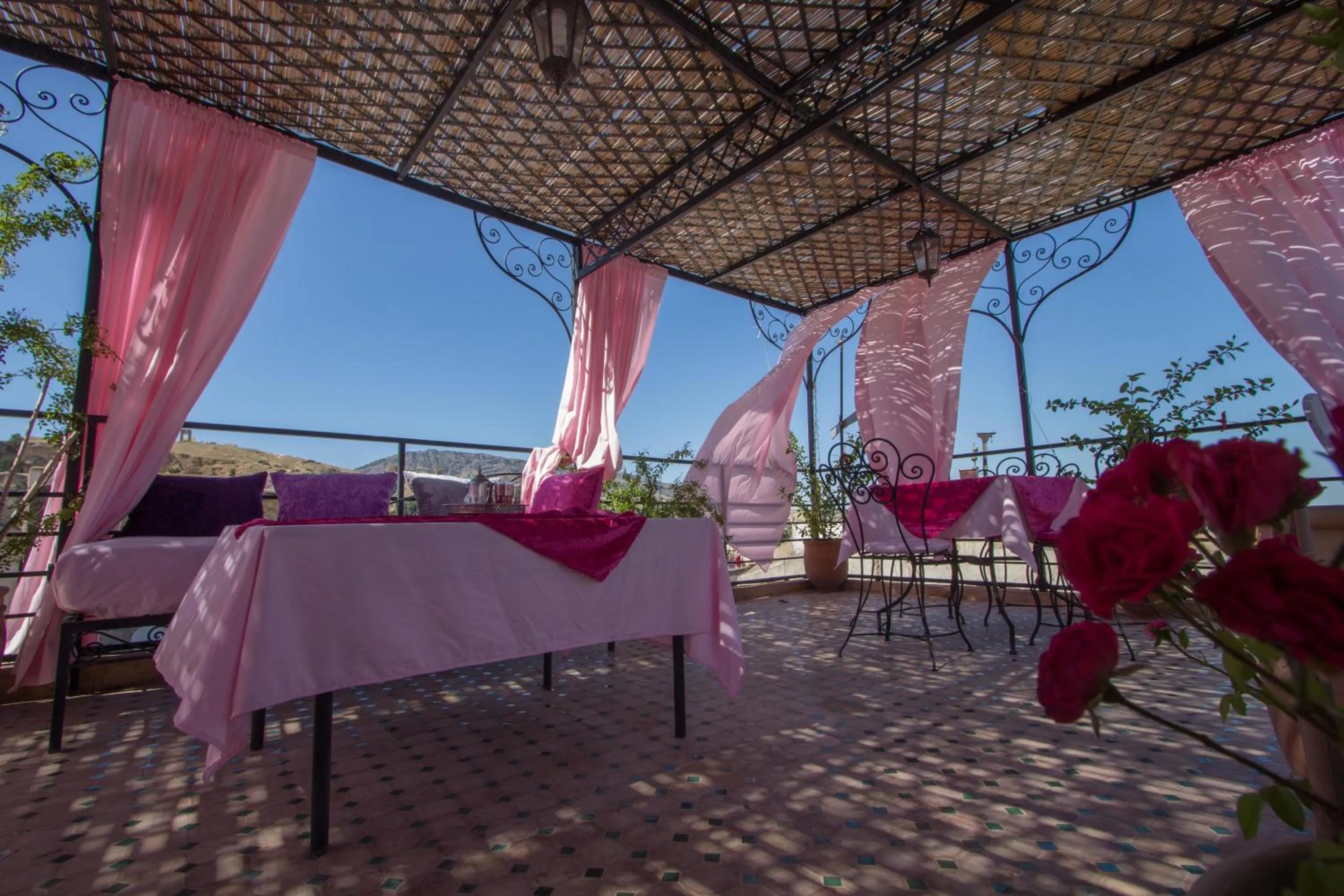 Decorative detail in Riad Sanaa Rose