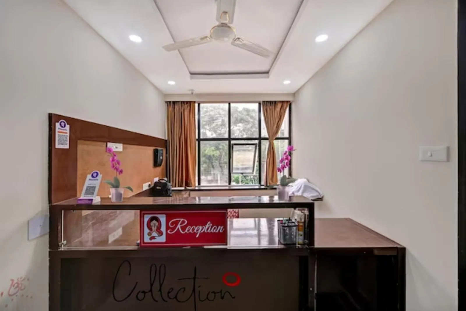 Lobby or reception, Kitchen/Kitchenette in Goroomgo Hotel Moon Light Guest House Bhubaneswar - Perfect Room with Spacious Room
