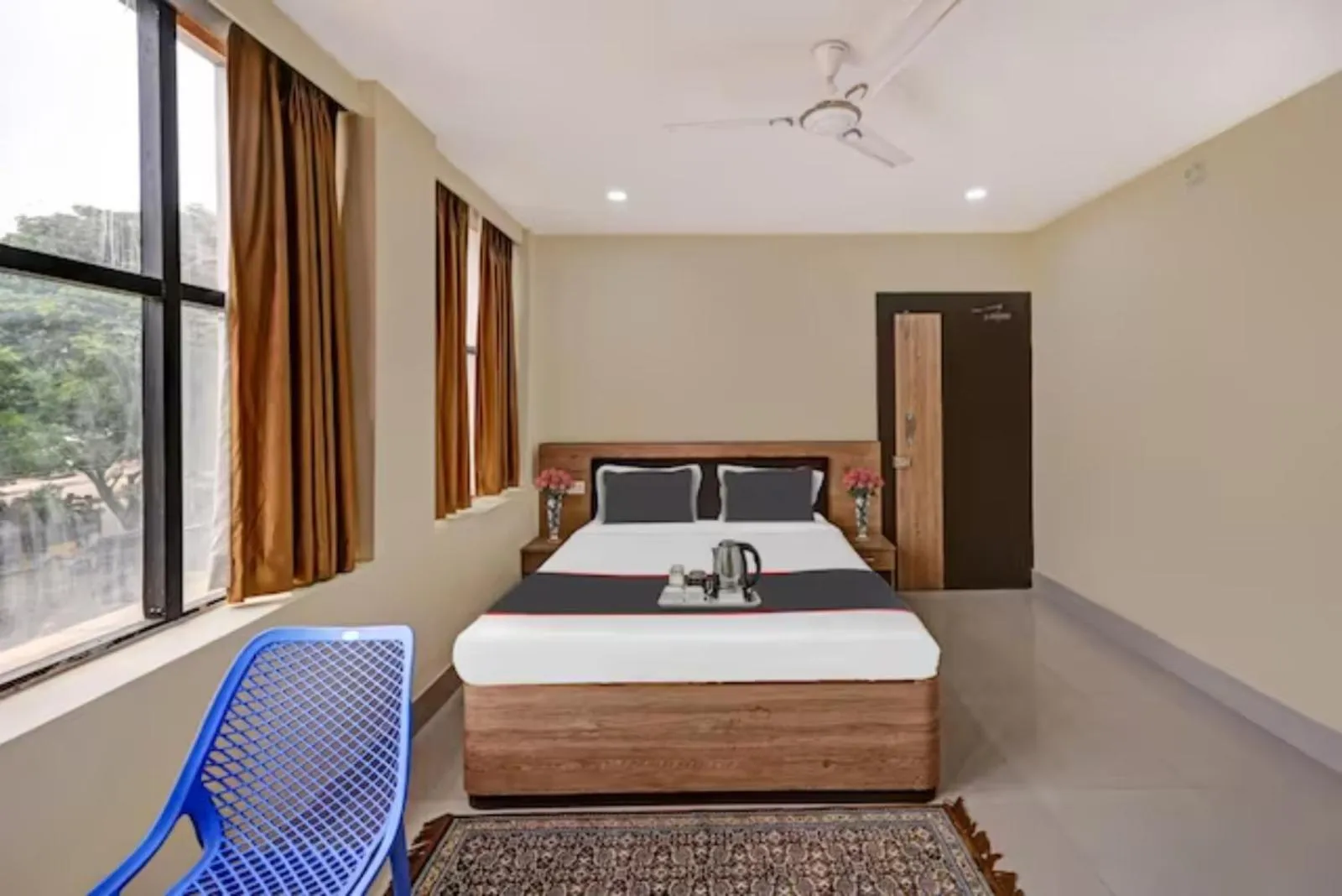 Bed in Goroomgo Hotel Moon Light Guest House Bhubaneswar - Perfect Room with Spacious Room