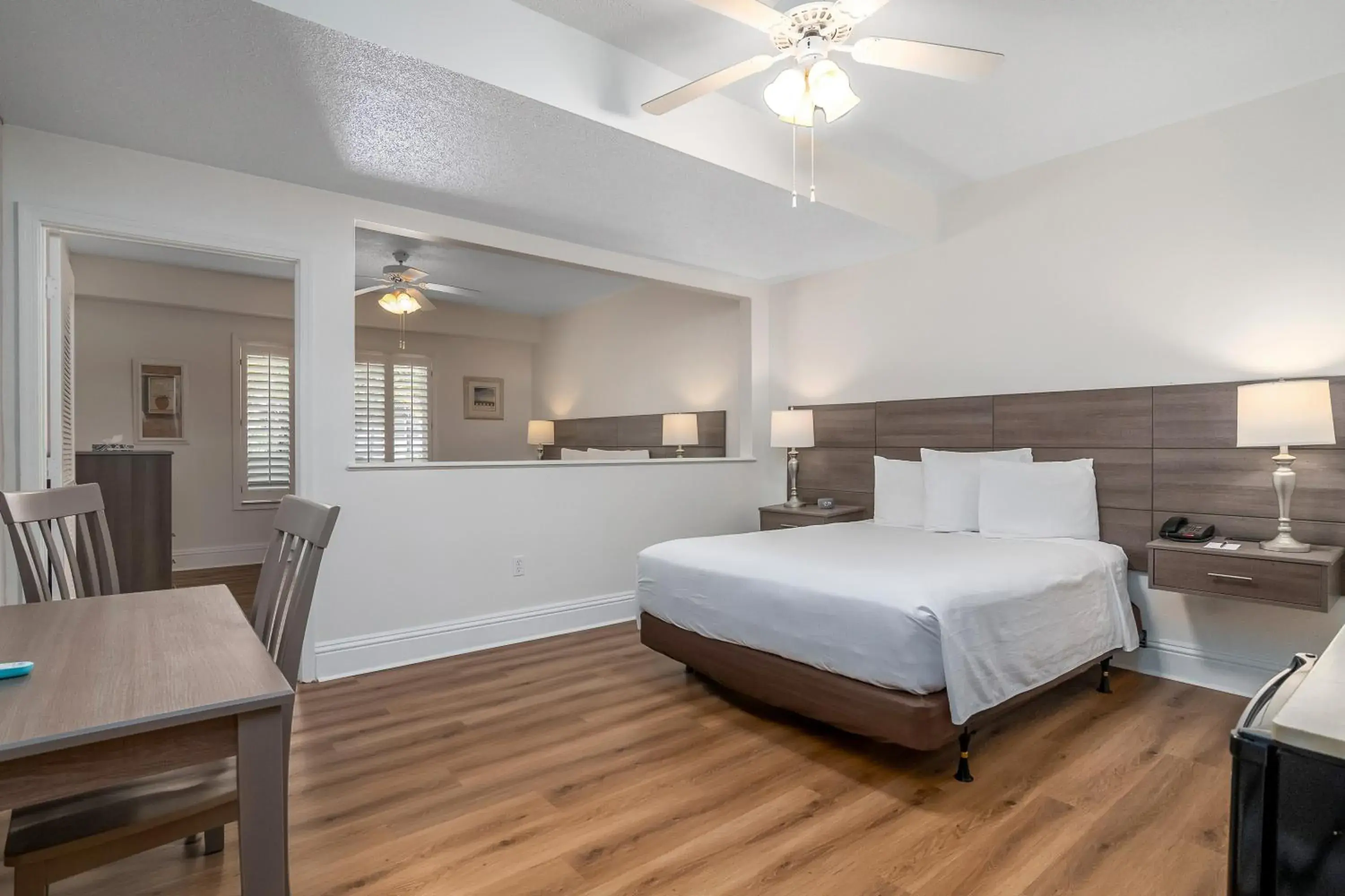 Bed in Naples Park Central Hotel Bed in Naples Park Central Hotel