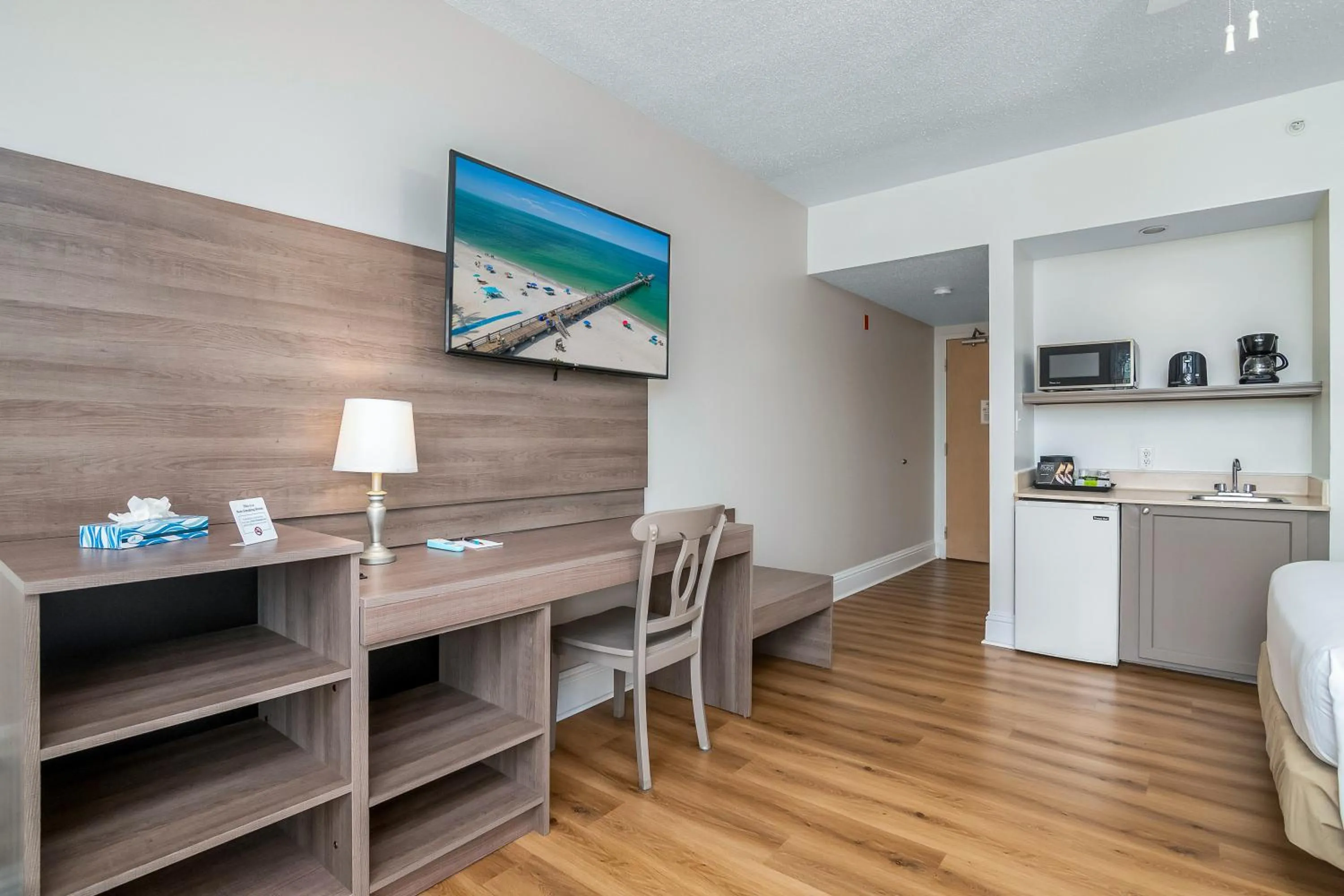 Naples Park Central Hotel