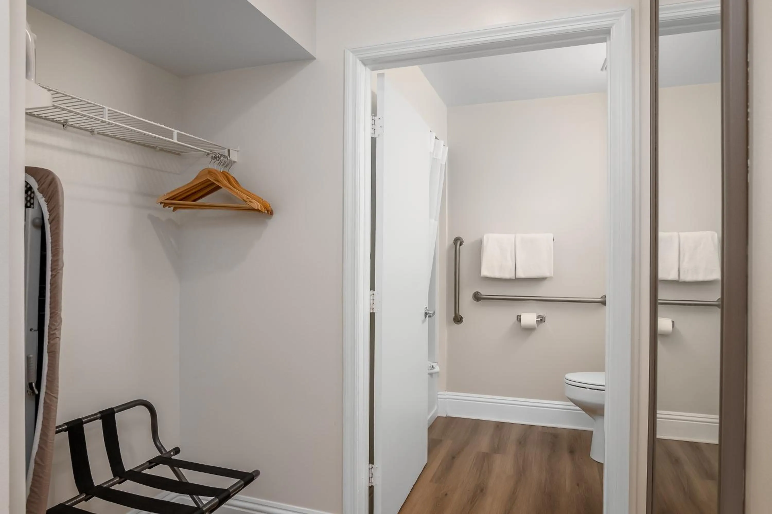 Naples Park Central Hotel