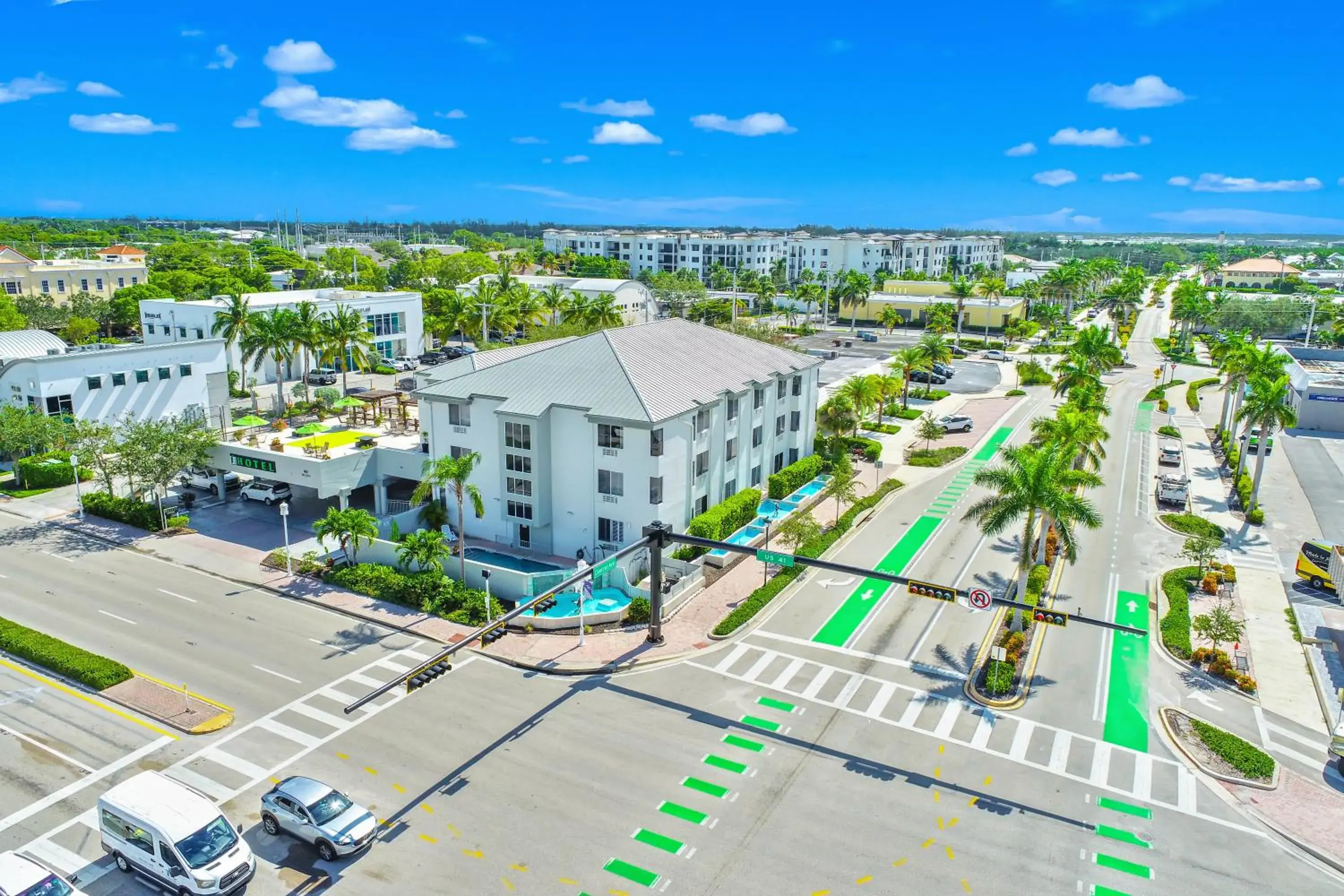 Property building in Naples Park Central Hotel Property building in Naples Park Central Hotel