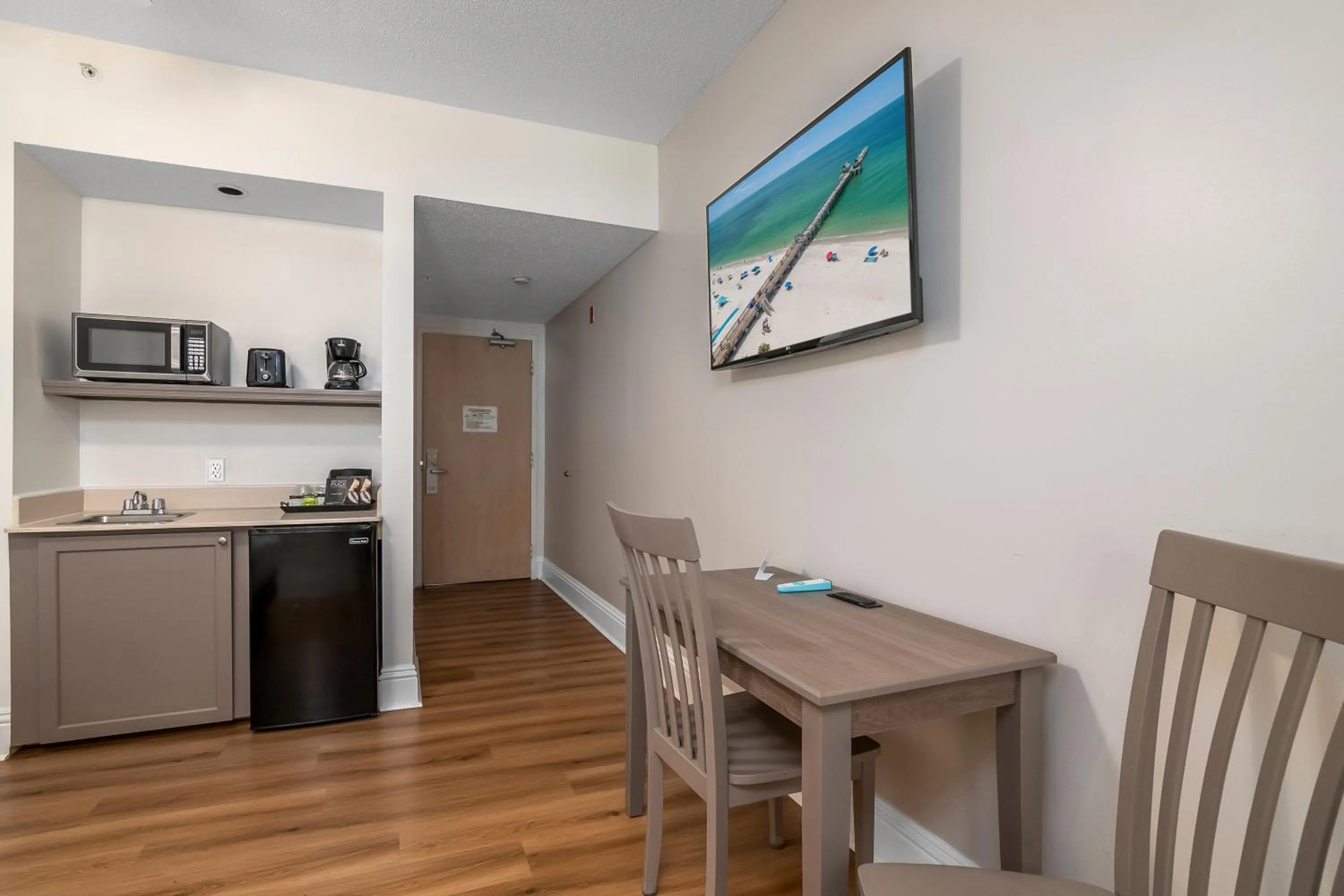 Naples Park Central Hotel