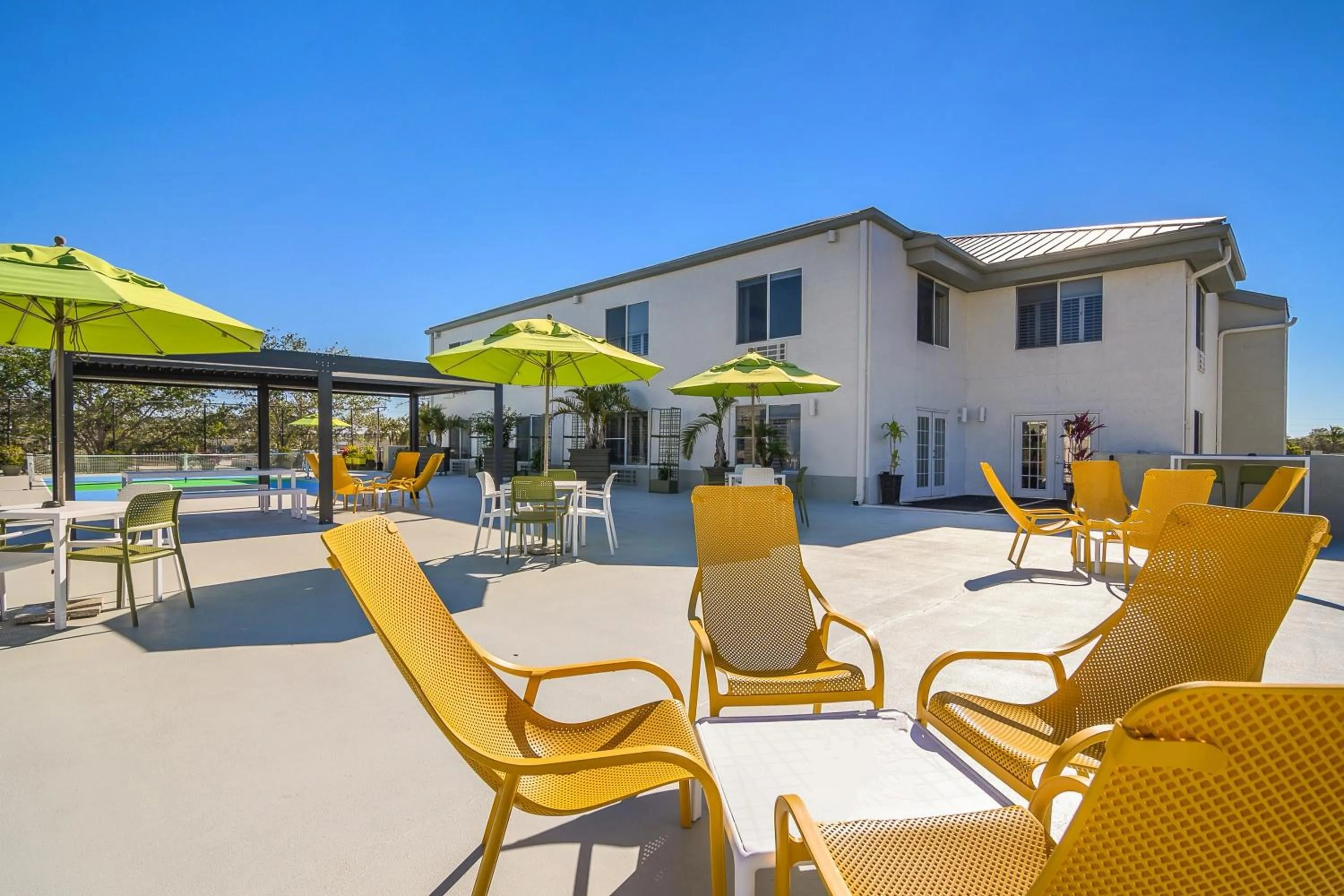 Naples Park Central Hotel