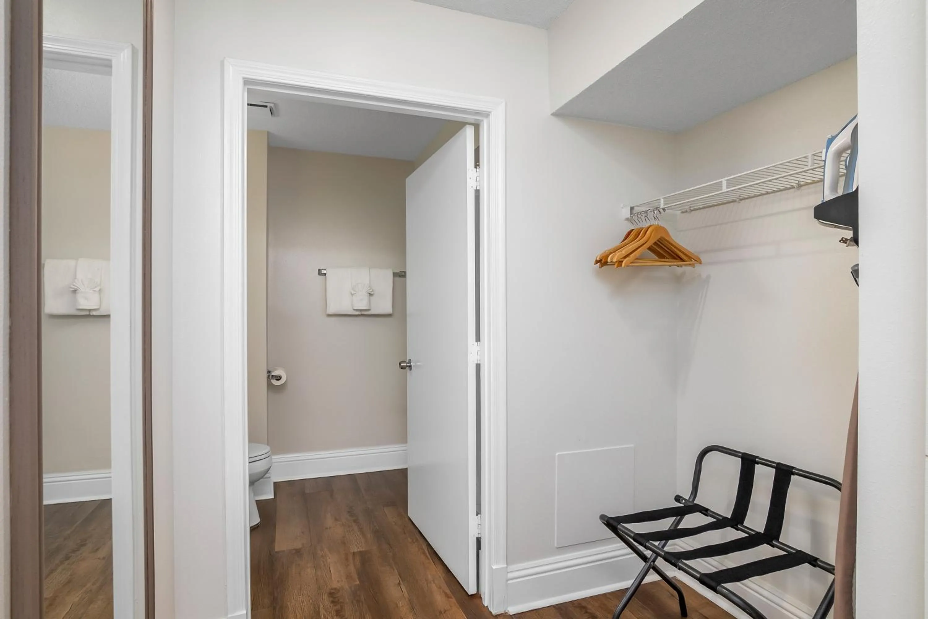 Naples Park Central Hotel