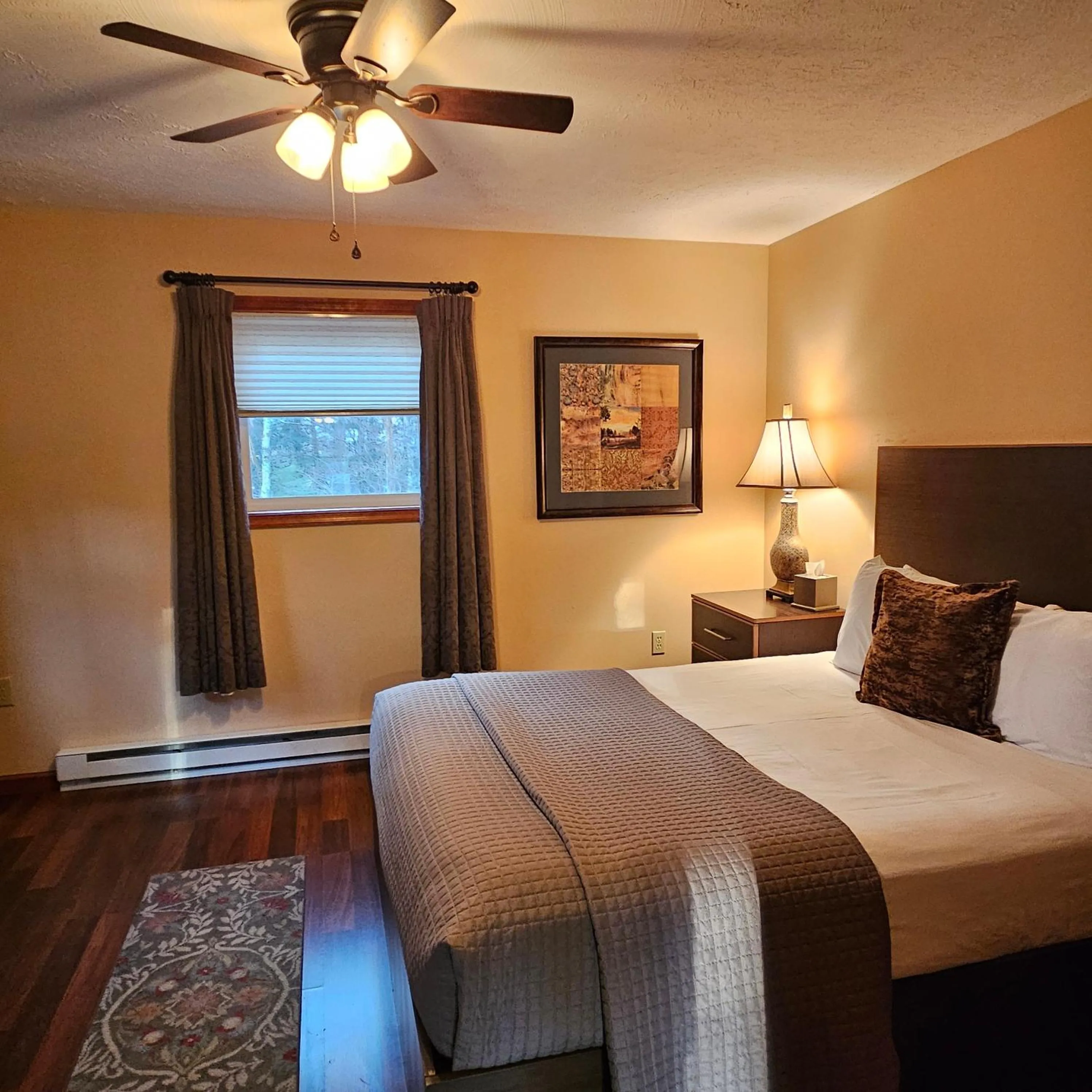 Bedroom, Bed in Woodfield Manor - A Sundance Vacations Property