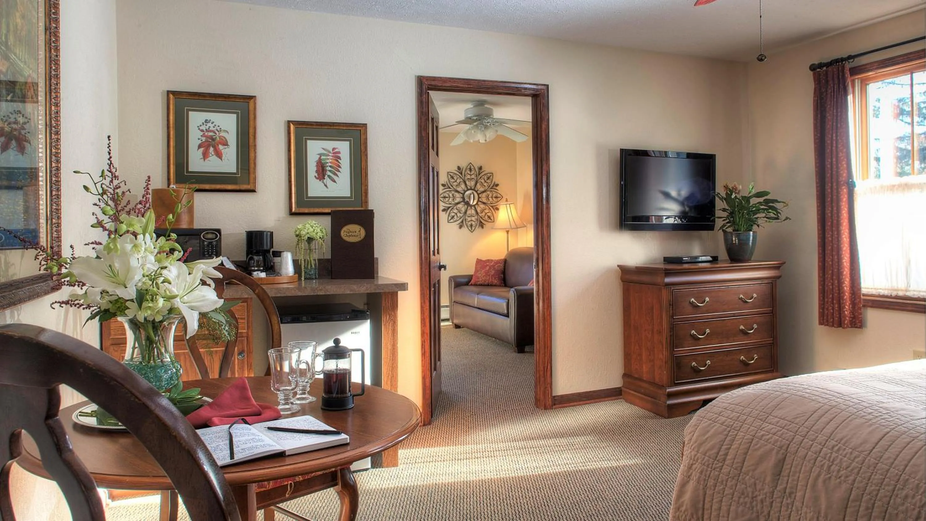 Bedroom in Woodfield Manor - A Sundance Vacations Property