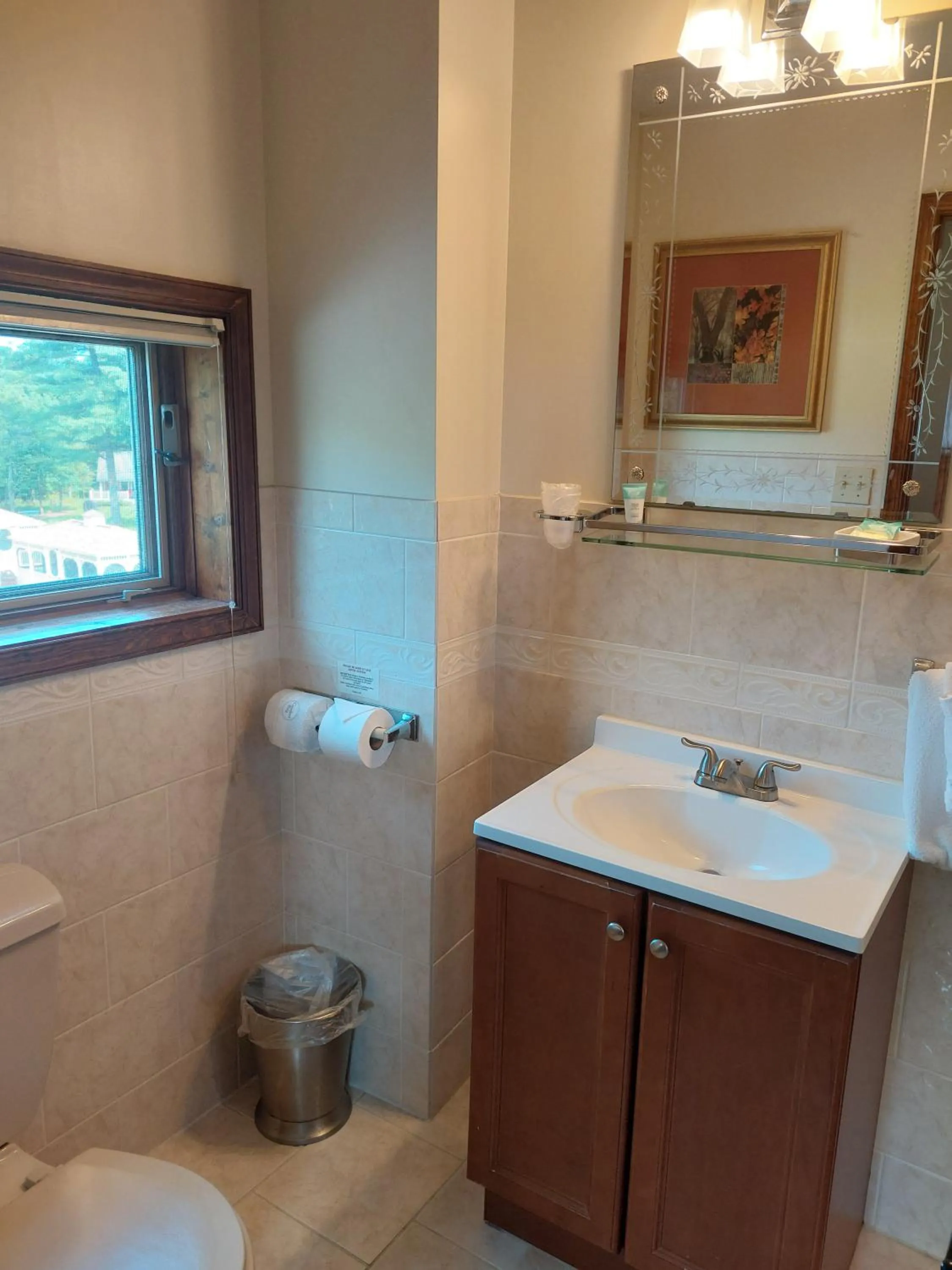 Bathroom in Woodfield Manor - A Sundance Vacations Property