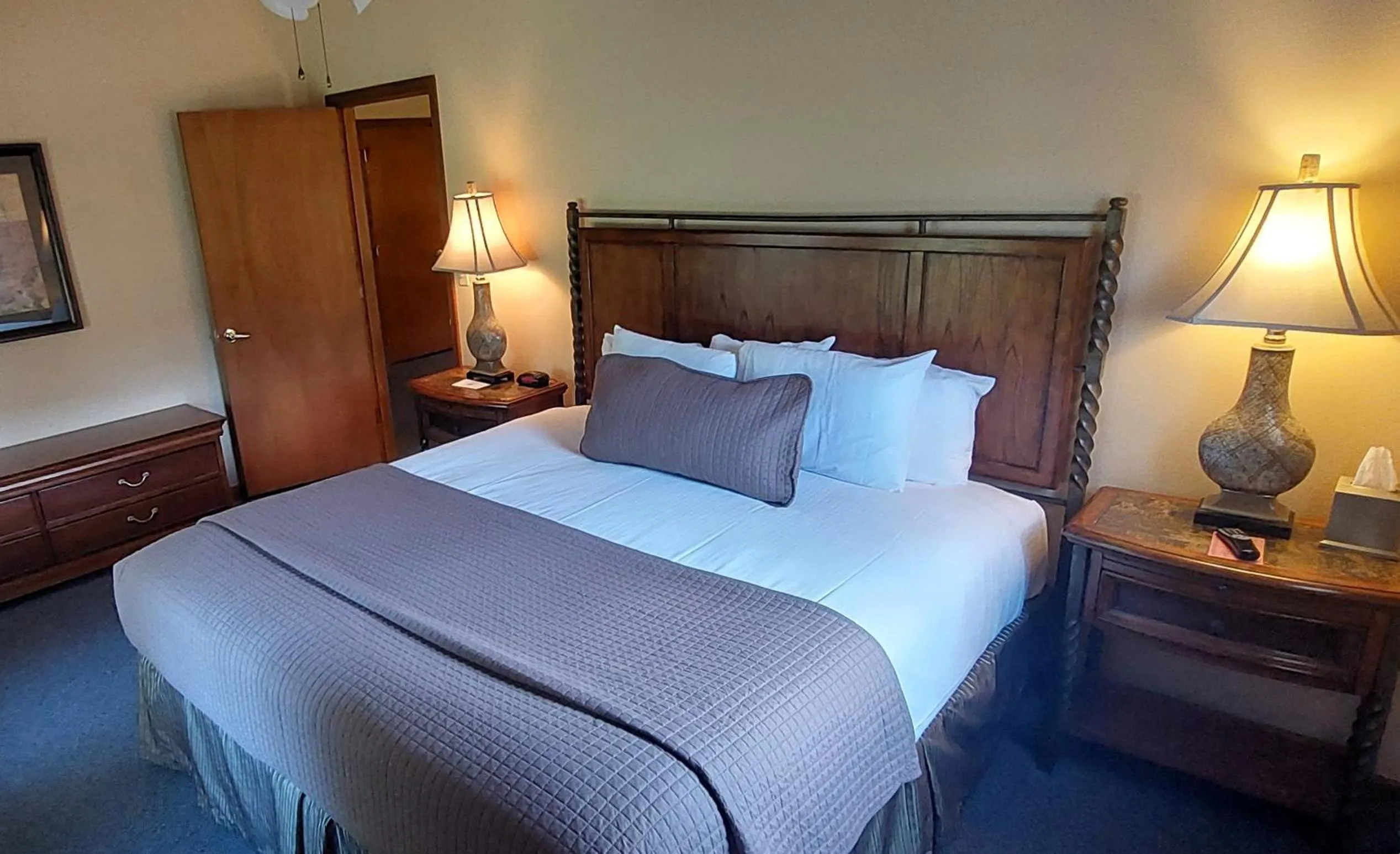 Bed in Woodfield Manor - A Sundance Vacations Property