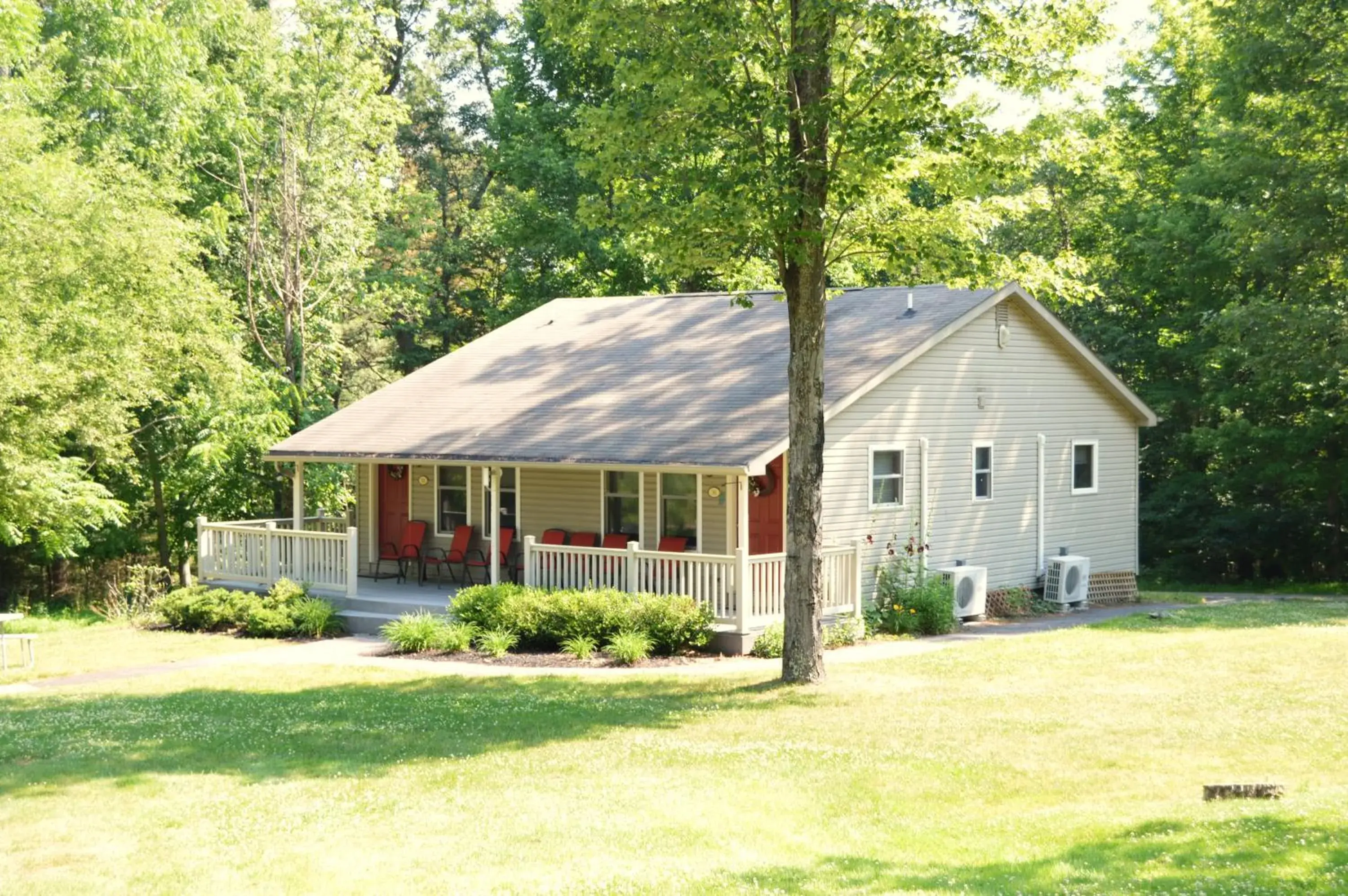 Queen Duplex Cottage in Woodfield Manor - A Sundance Vacations Property Queen Duplex Cottage in Woodfield Manor - A Sundance Vacations Property