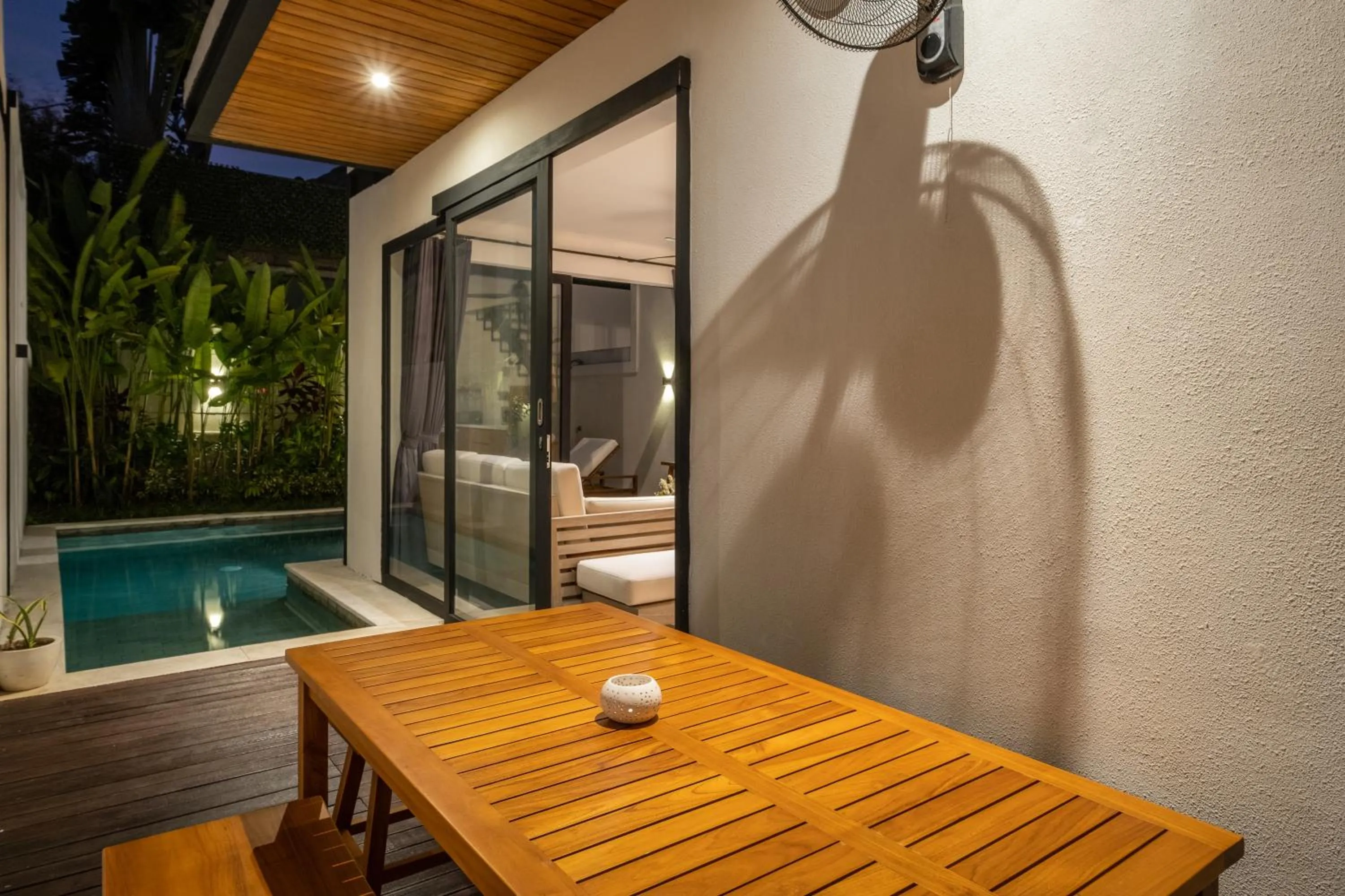 Dining area in Villa Isola Gallinara