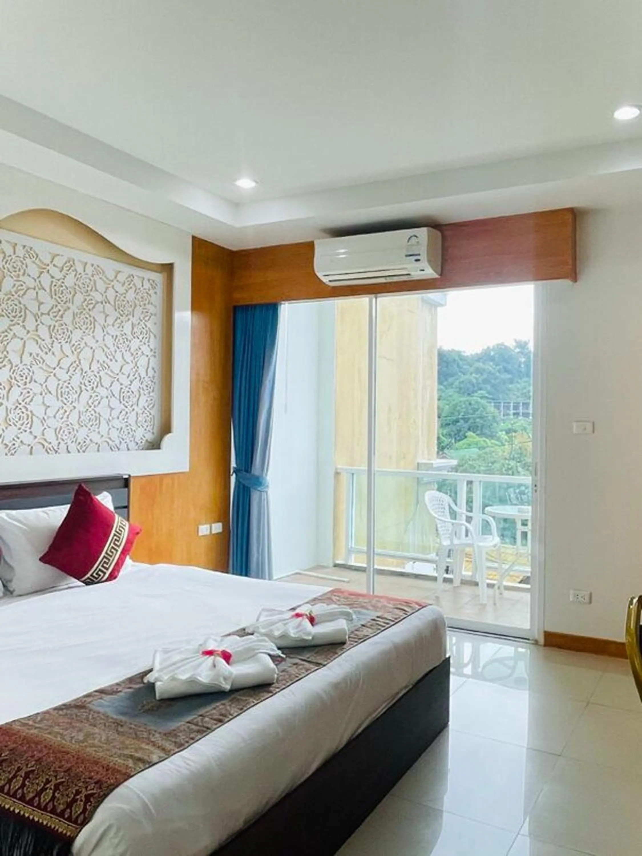 Bedroom, Bed in T & C Hotel Patong Beach