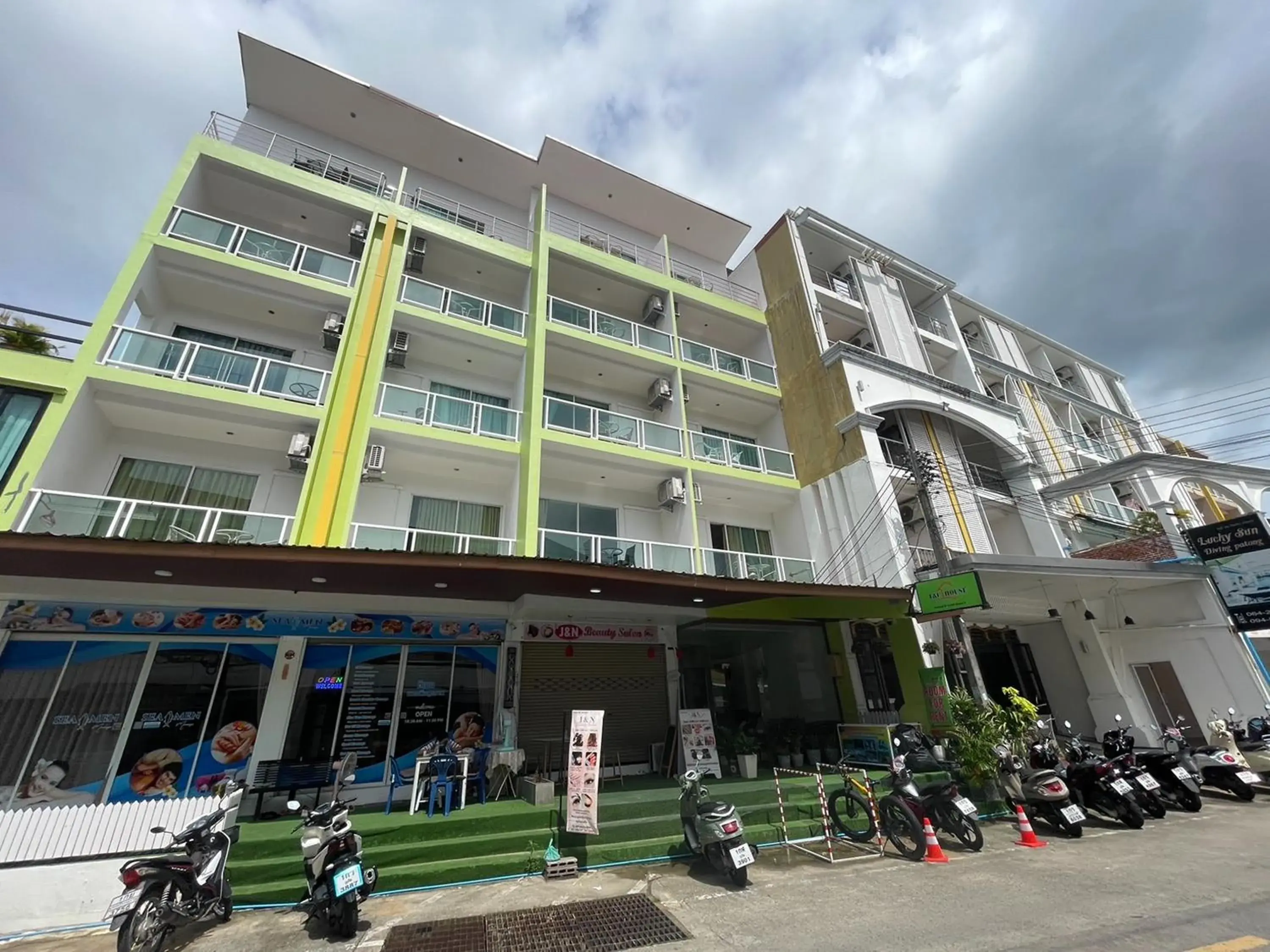 Property building in T & C Hotel Patong Beach Property building in T & C Hotel Patong Beach